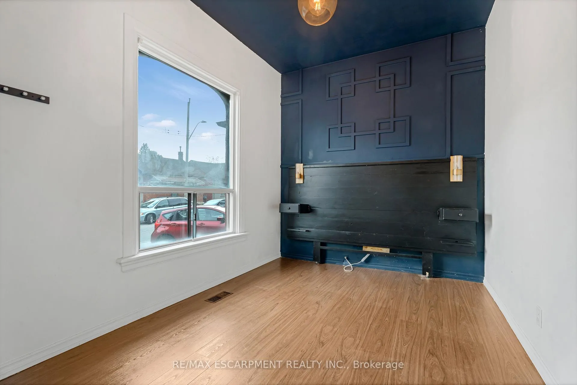 Photo 20 of 197 Emerald Street N, Hamilton, Landsdale — HOMEH