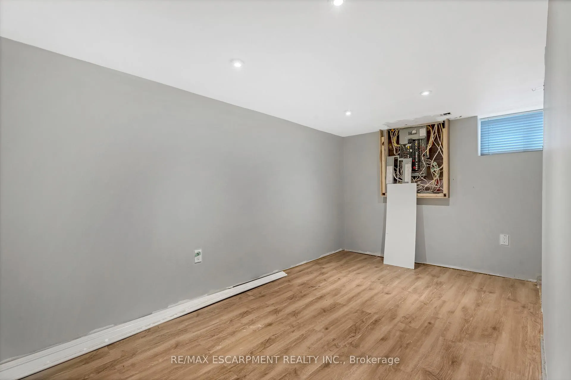 Photo 23 of 197 Emerald Street N, Hamilton, Landsdale — HOMEH