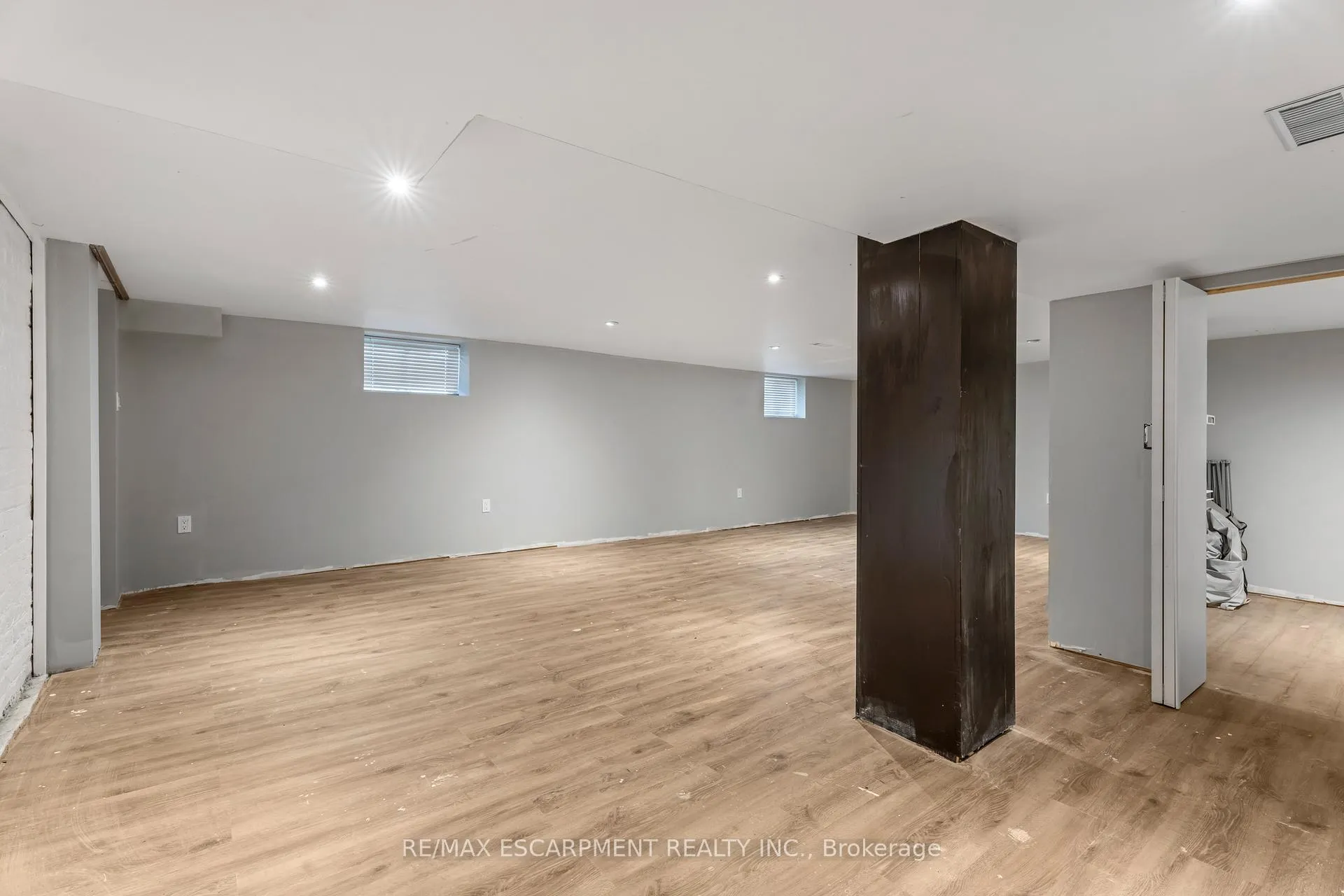 Photo 25 of 197 Emerald Street N, Hamilton, Landsdale — HOMEH
