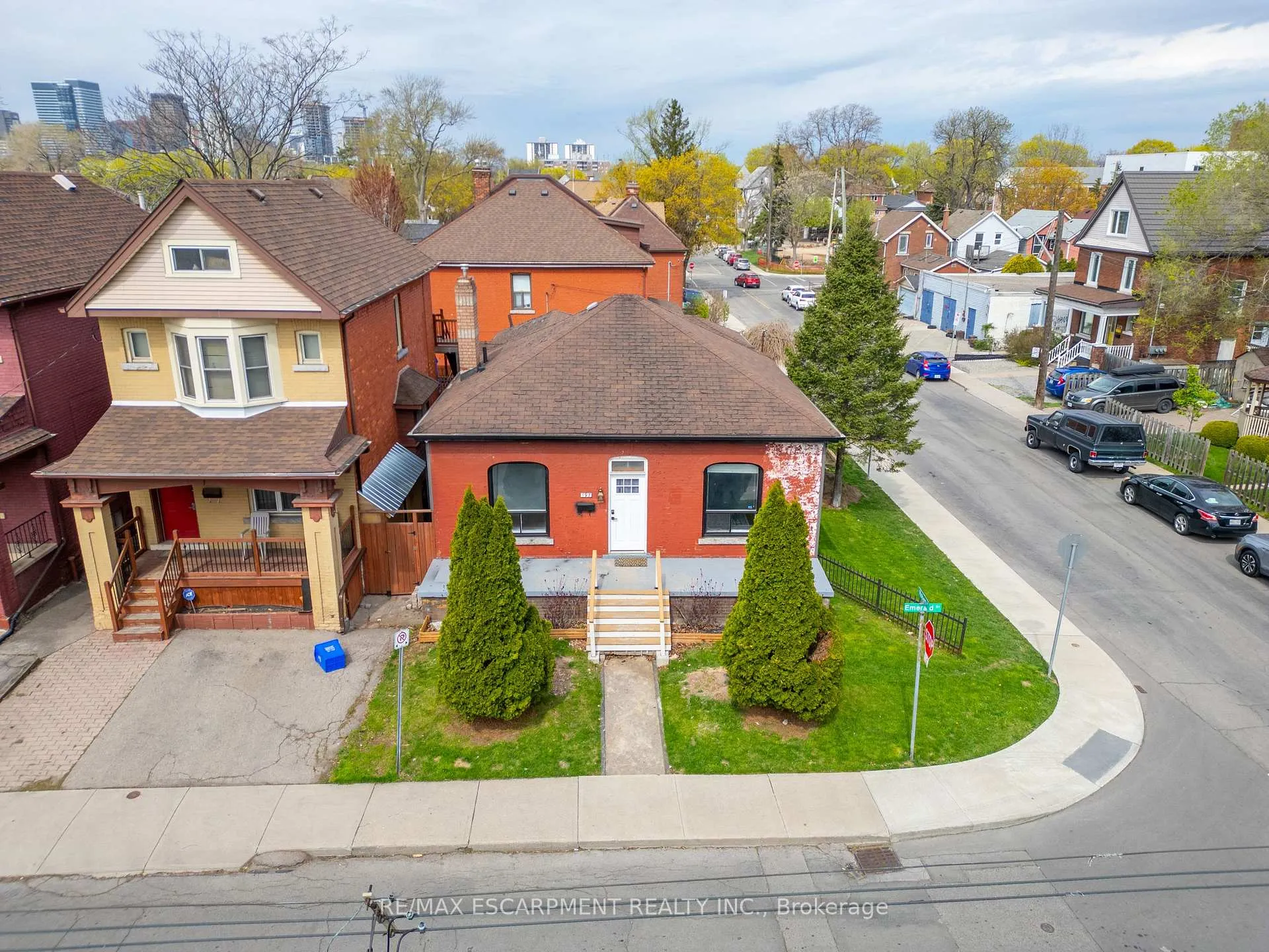 Photo 41 of 197 Emerald Street N, Hamilton, Landsdale — HOMEH