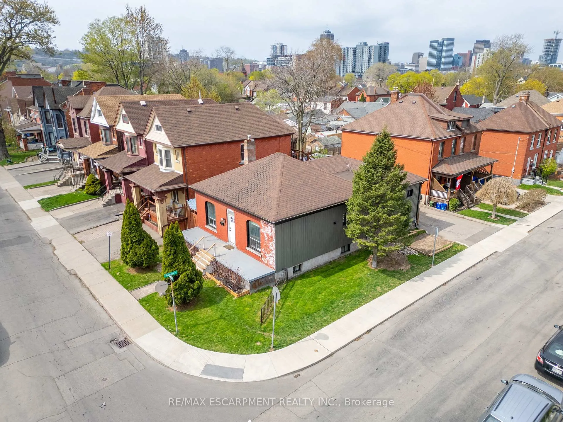 Photo 42 of 197 Emerald Street N, Hamilton, Landsdale — HOMEH