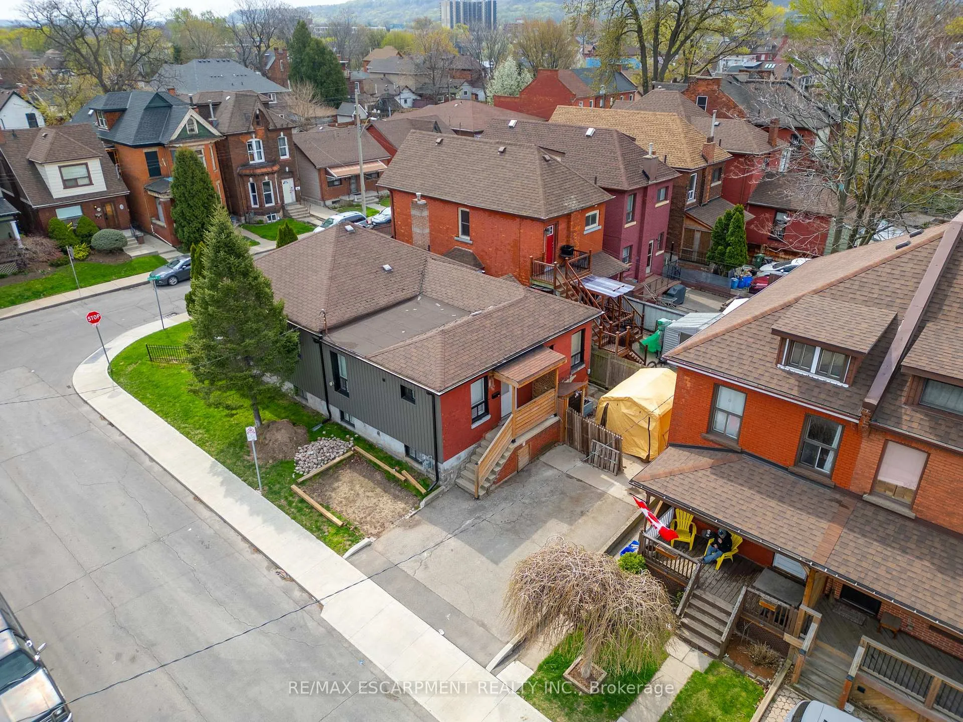 Photo 43 of 197 Emerald Street N, Hamilton, Landsdale — HOMEH