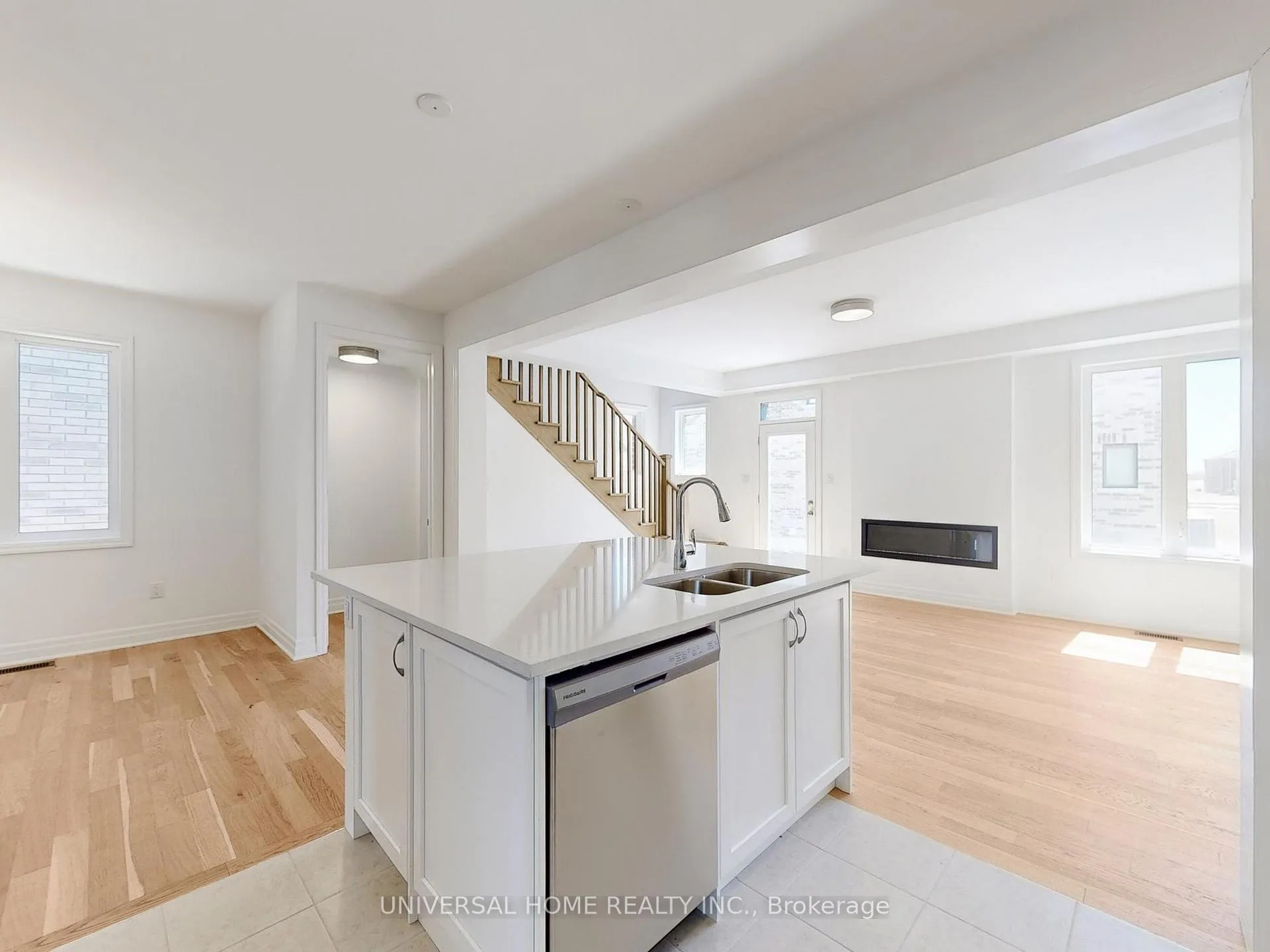 Photo 11 of 29 Berczy Manor Crescent, Markham, Victoria Square — HOMEH