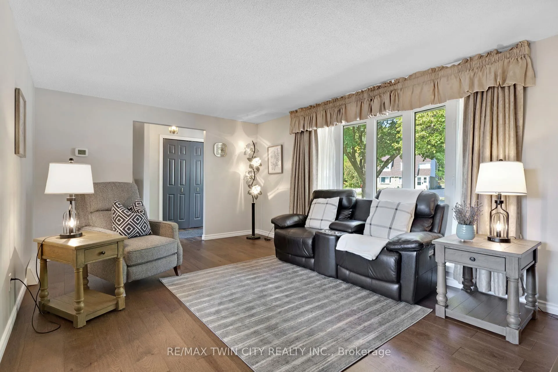 Photo 8 of 71 Pepperwood Crescent, Kitchener — HOMEH