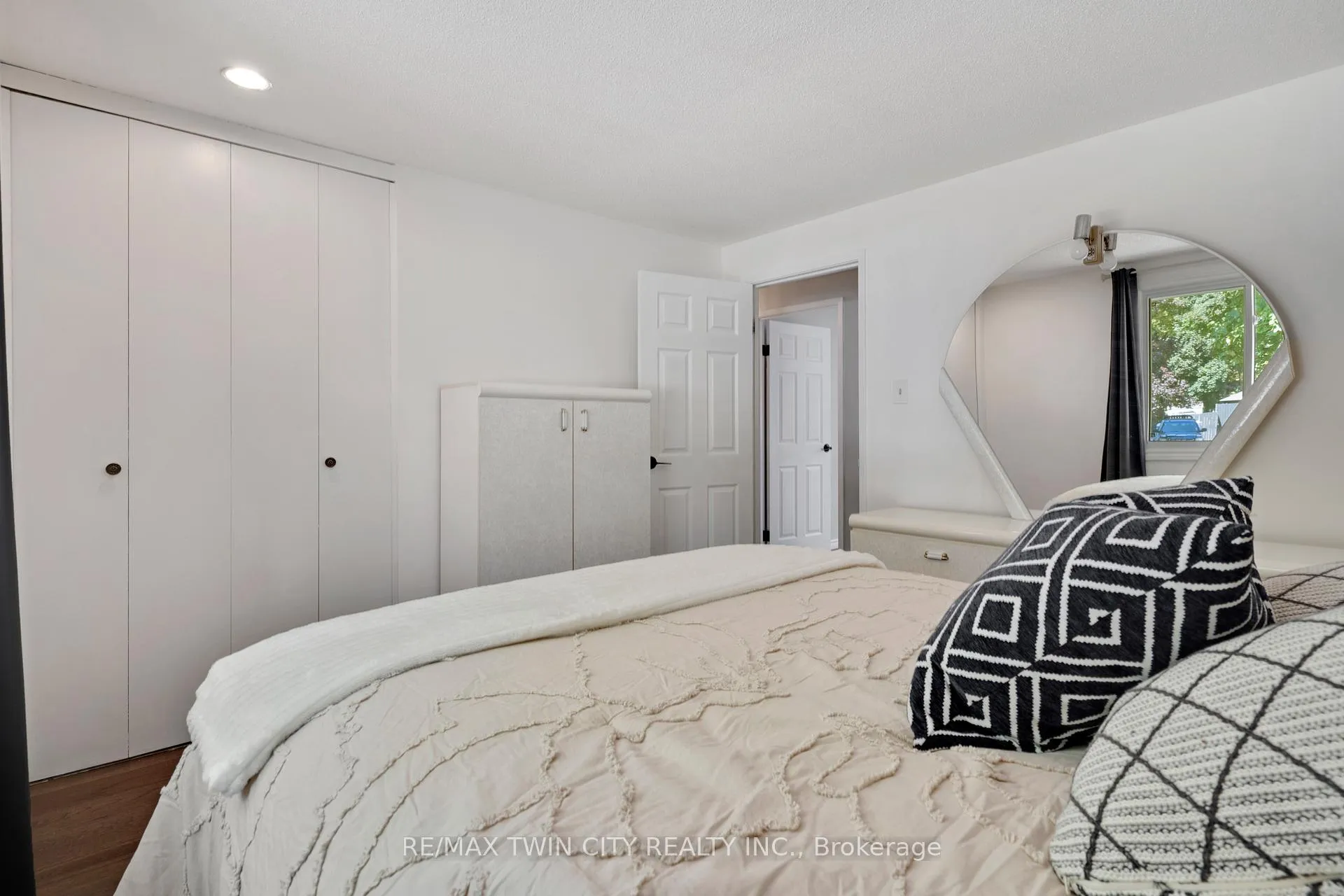 Photo 23 of 71 Pepperwood Crescent, Kitchener — HOMEH