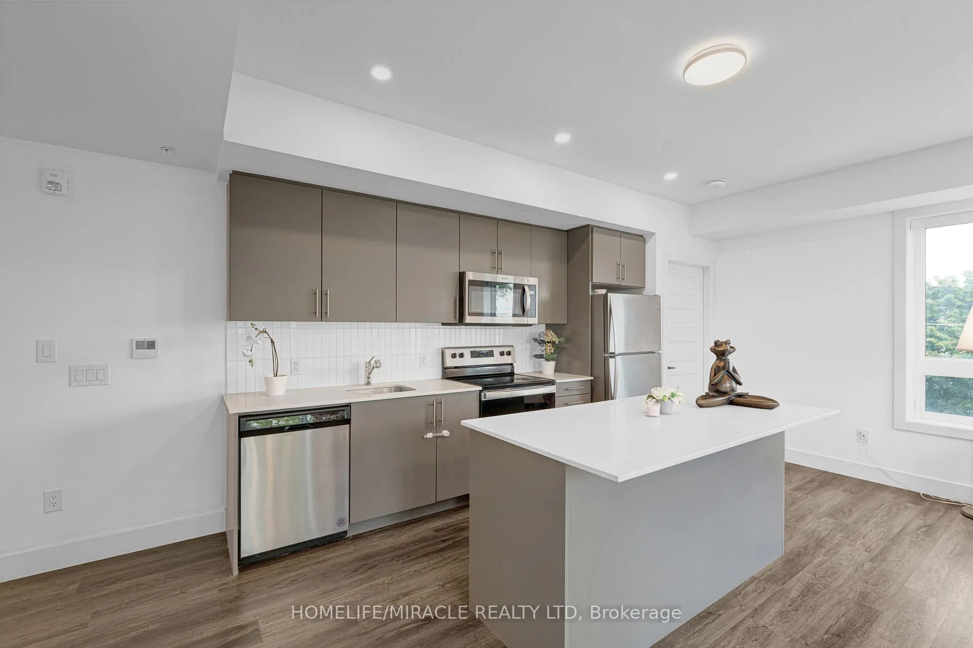 Photo 17 of Unit 402, 26 Lowes Road W, Guelph, Clairfields/Hanlon Business Park — HOMEH