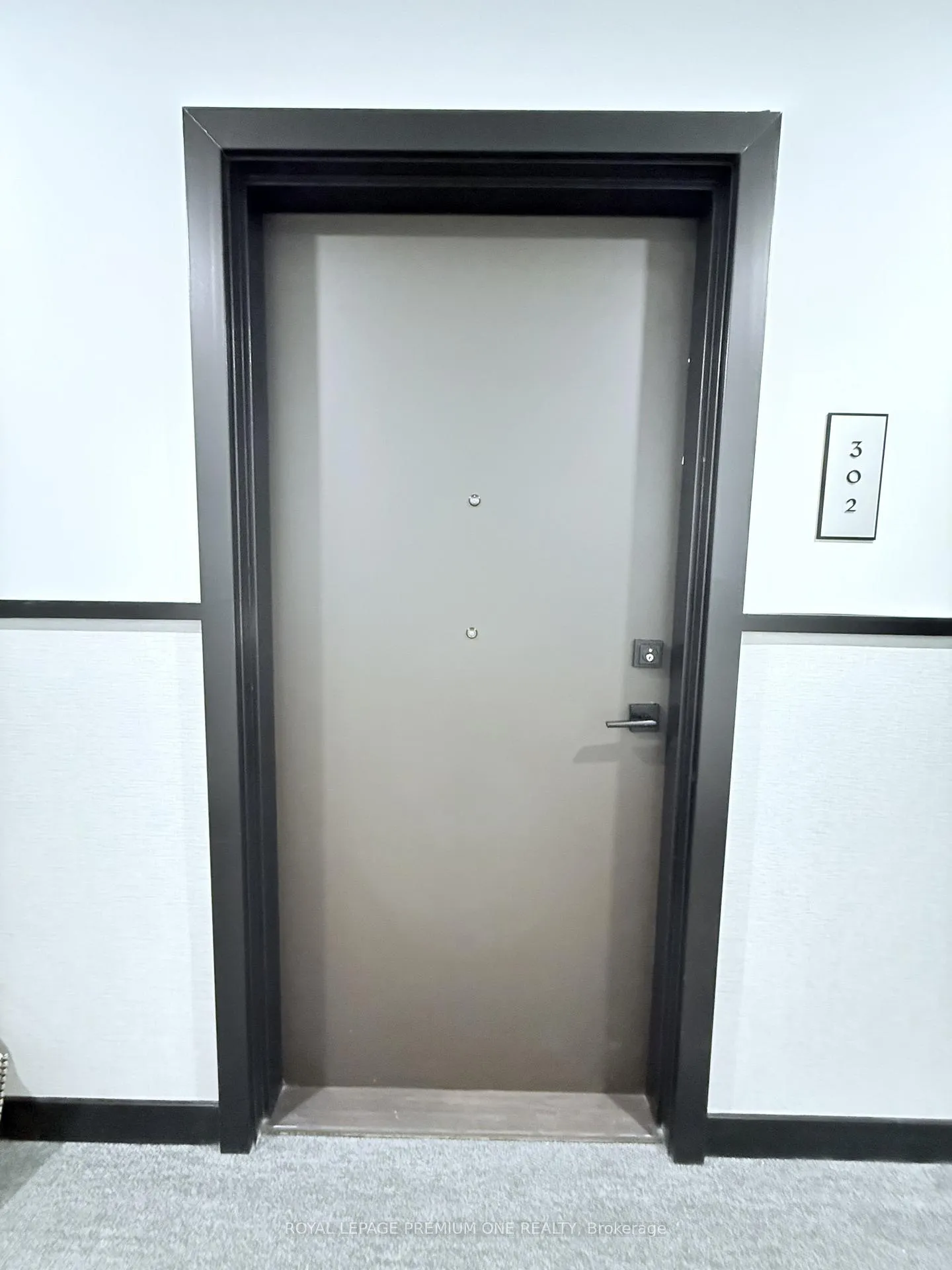Photo 2 of Unit 302, 474 Caldari Road E, Vaughan, Concord — HOMEH