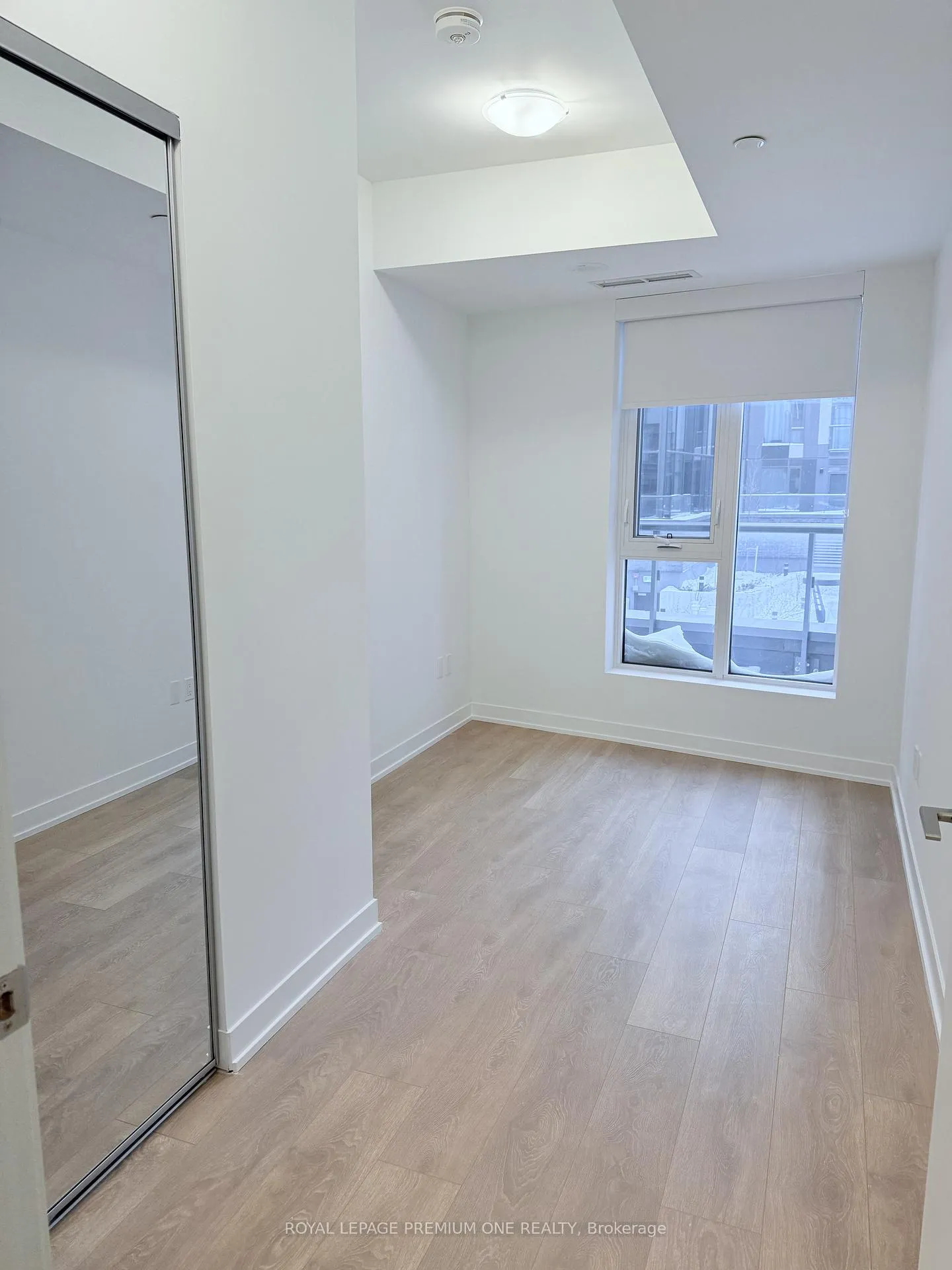 Photo 5 of Unit 302, 474 Caldari Road E, Vaughan, Concord — HOMEH