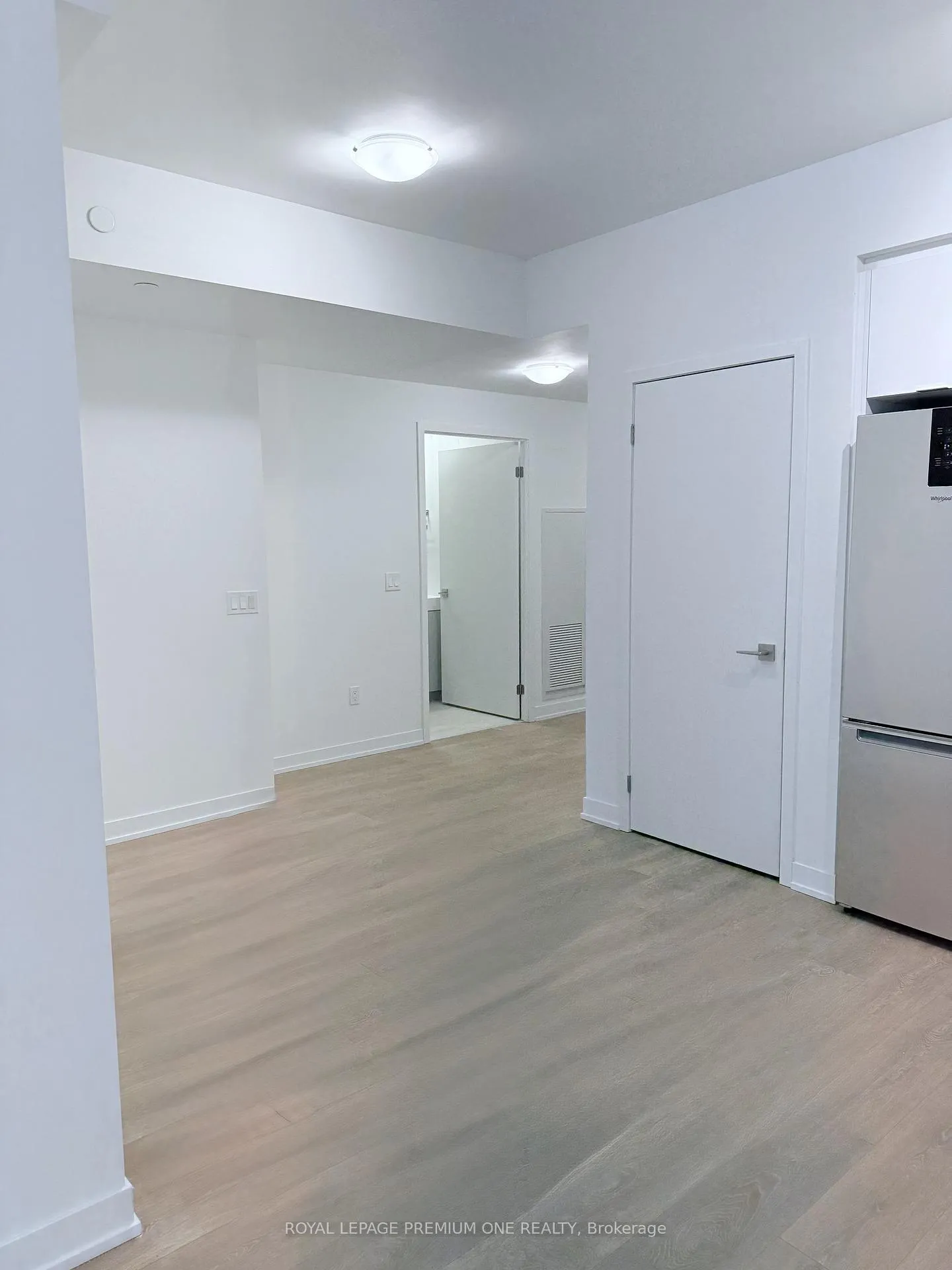 Photo 7 of Unit 302, 474 Caldari Road E, Vaughan, Concord — HOMEH