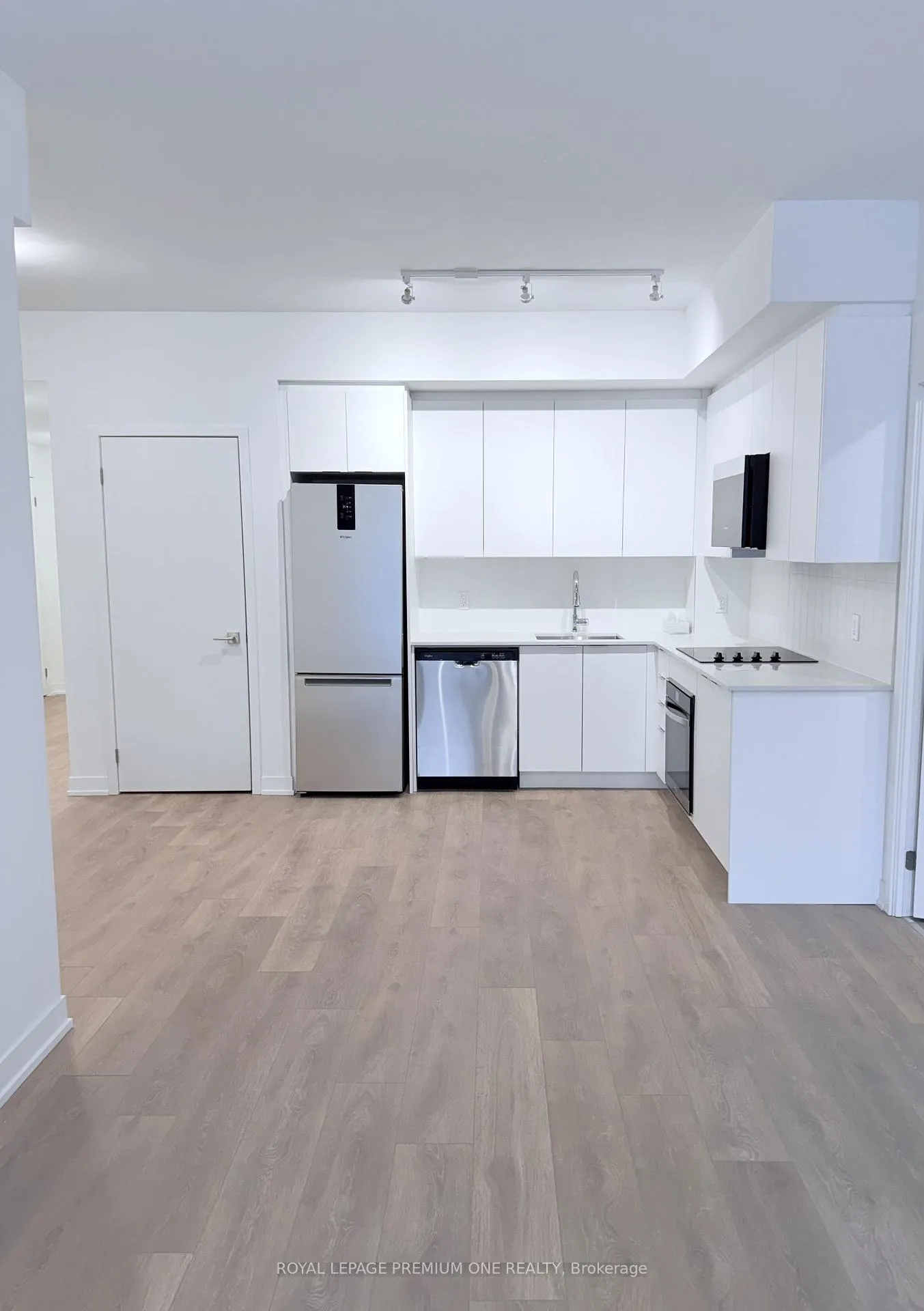 Photo 8 of Unit 302, 474 Caldari Road E, Vaughan, Concord — HOMEH