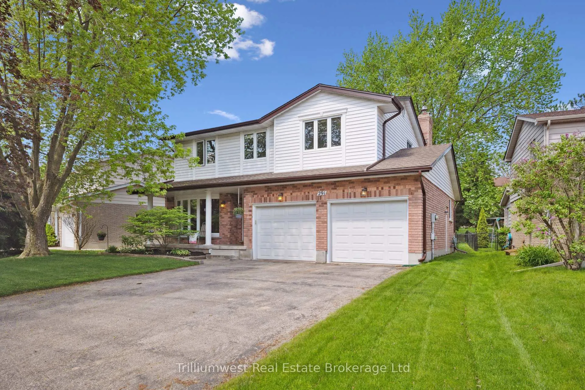 Photo 2 of 291 Faraday Court, Waterloo — HOMEH