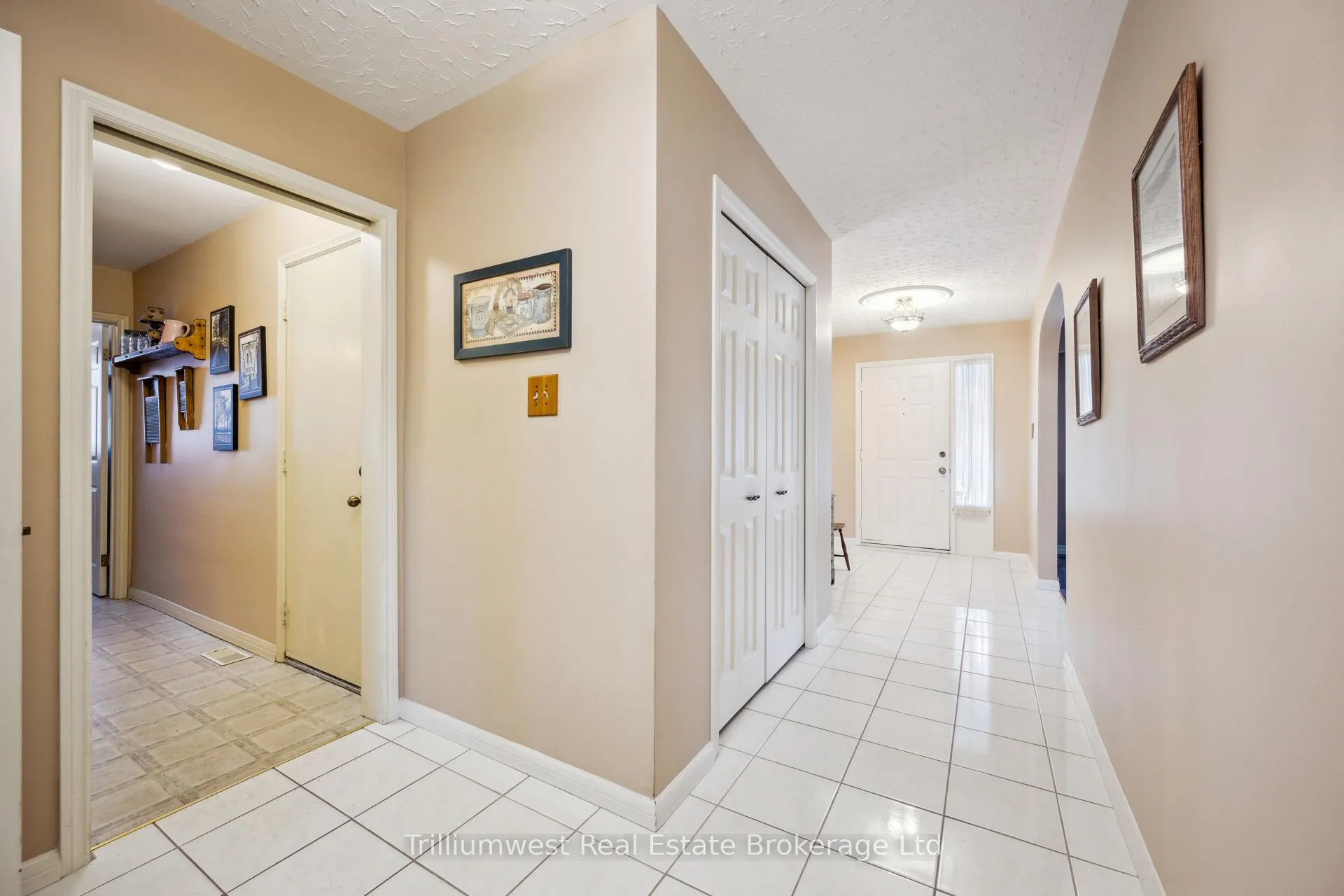 Photo 9 of 291 Faraday Court, Waterloo — HOMEH