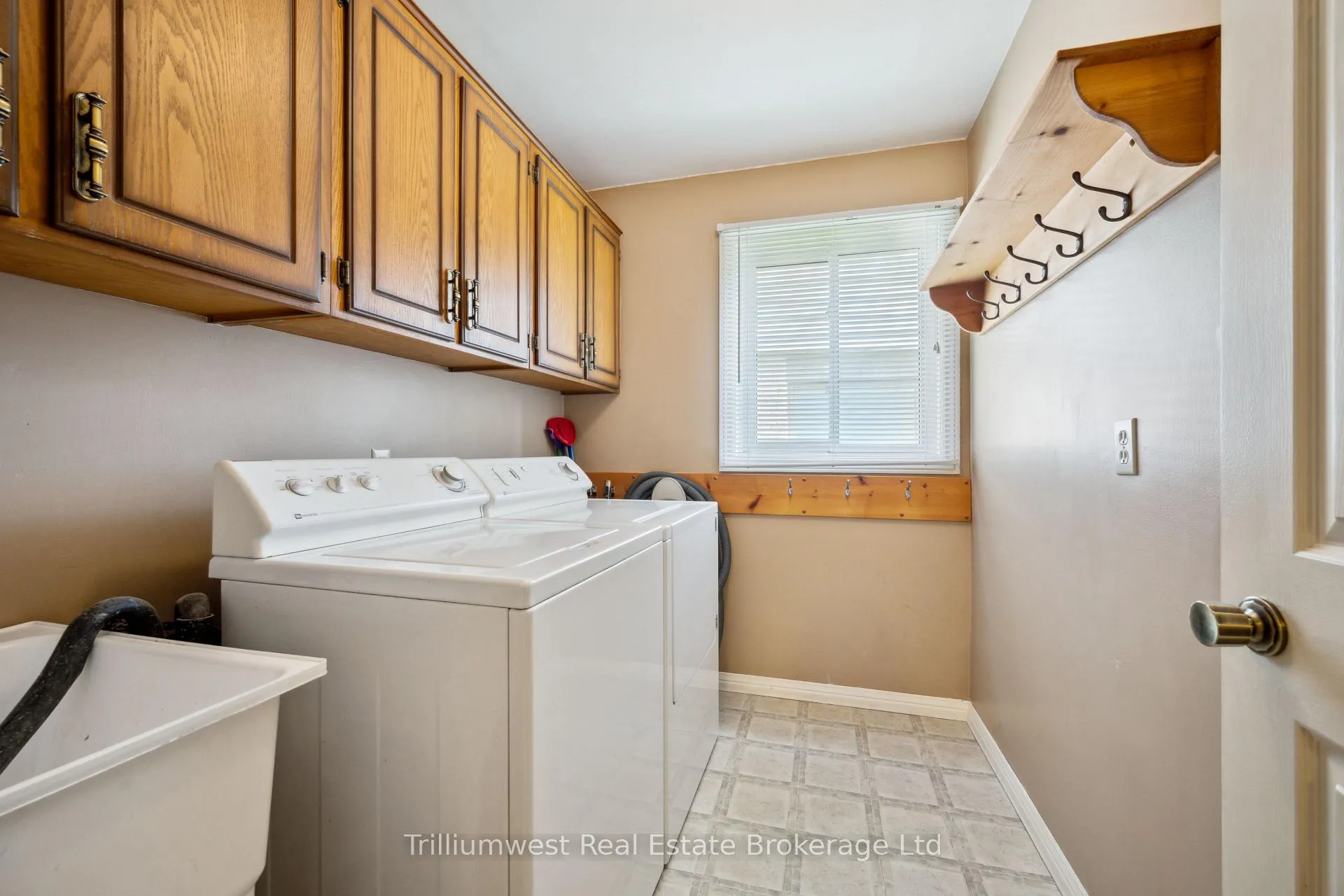 Photo 11 of 291 Faraday Court, Waterloo — HOMEH