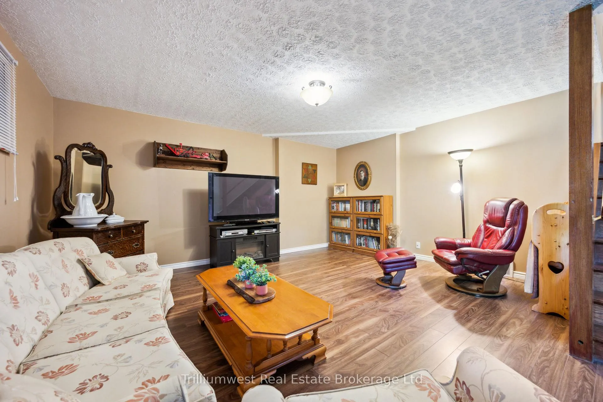 Photo 31 of 291 Faraday Court, Waterloo — HOMEH