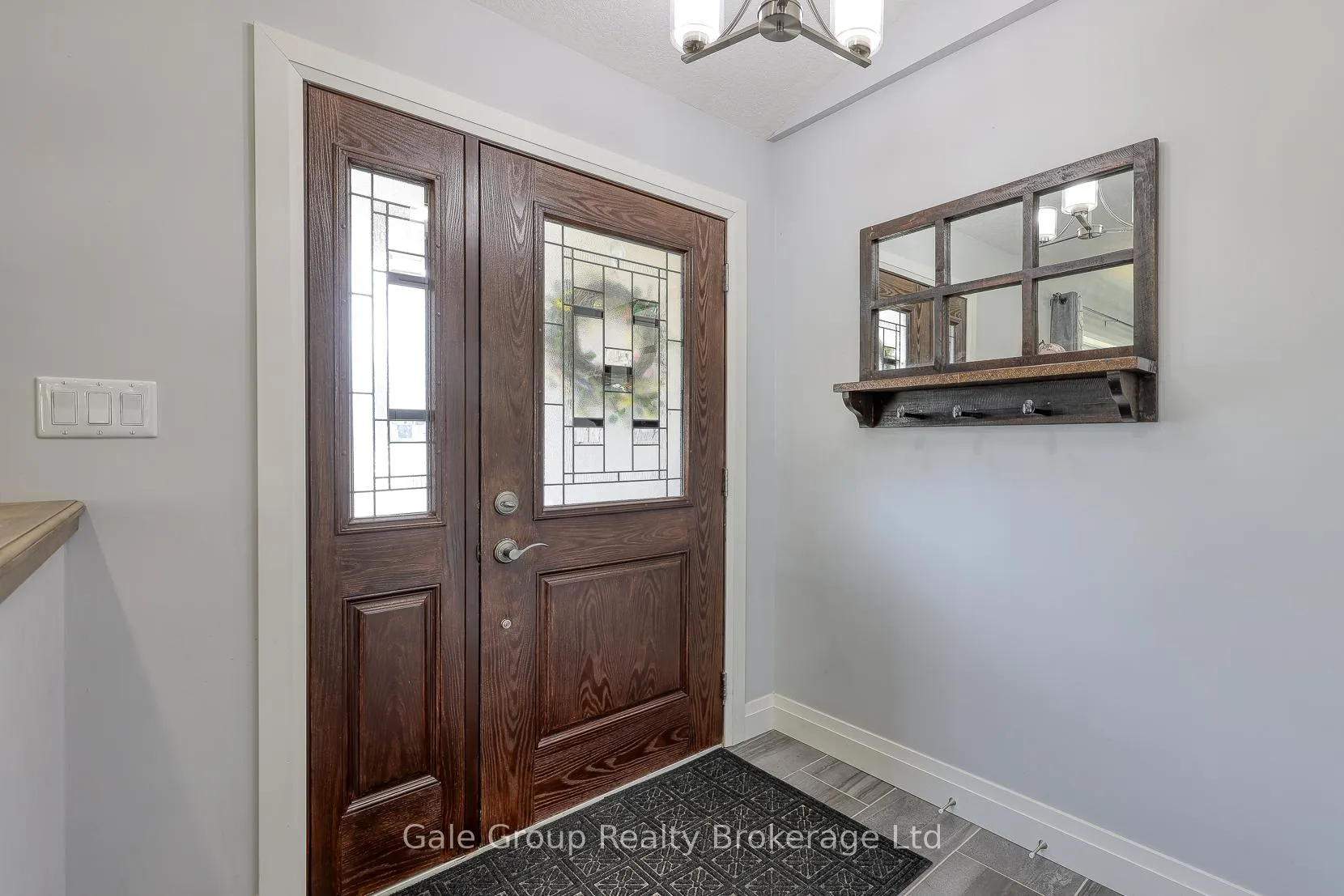 Photo 9 of 435 Queen Street, Lucan Biddulph, Granton — HOMEH