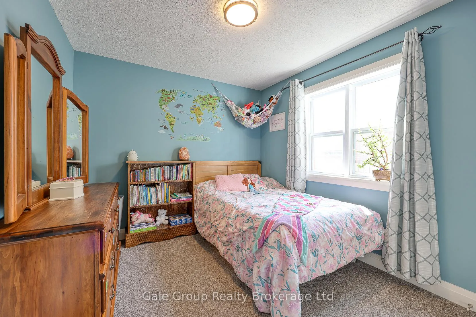 Photo 20 of 435 Queen Street, Lucan Biddulph, Granton — HOMEH