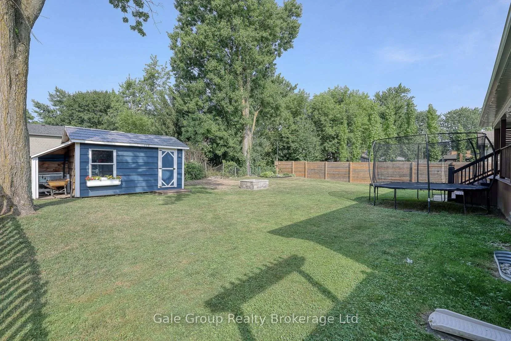 Photo 29 of 435 Queen Street, Lucan Biddulph, Granton — HOMEH