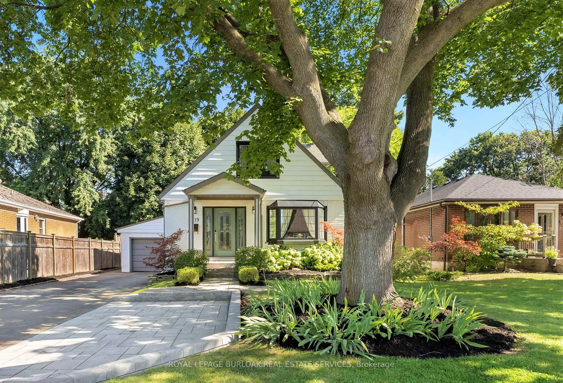 Photo 2 of 519 Regina Drive, Burlington, Brant — HOMEH