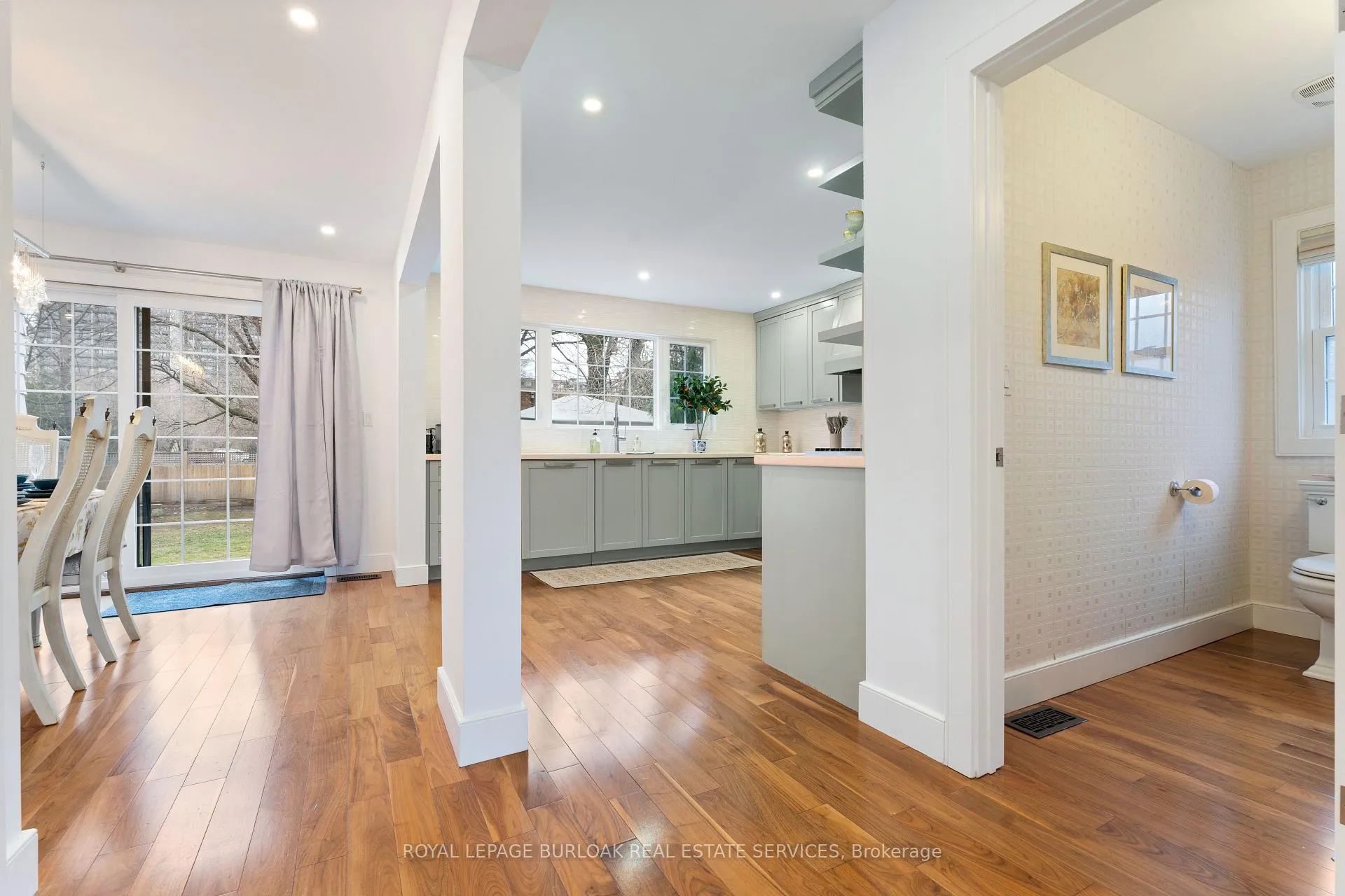 Photo 10 of 519 Regina Drive, Burlington, Brant — HOMEH