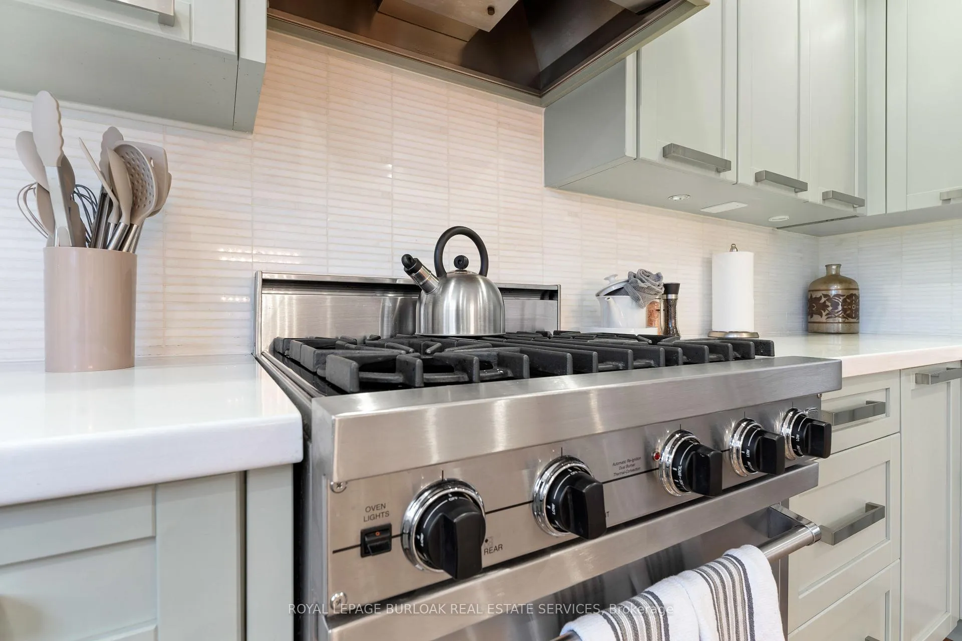 Photo 15 of 519 Regina Drive, Burlington, Brant — HOMEH