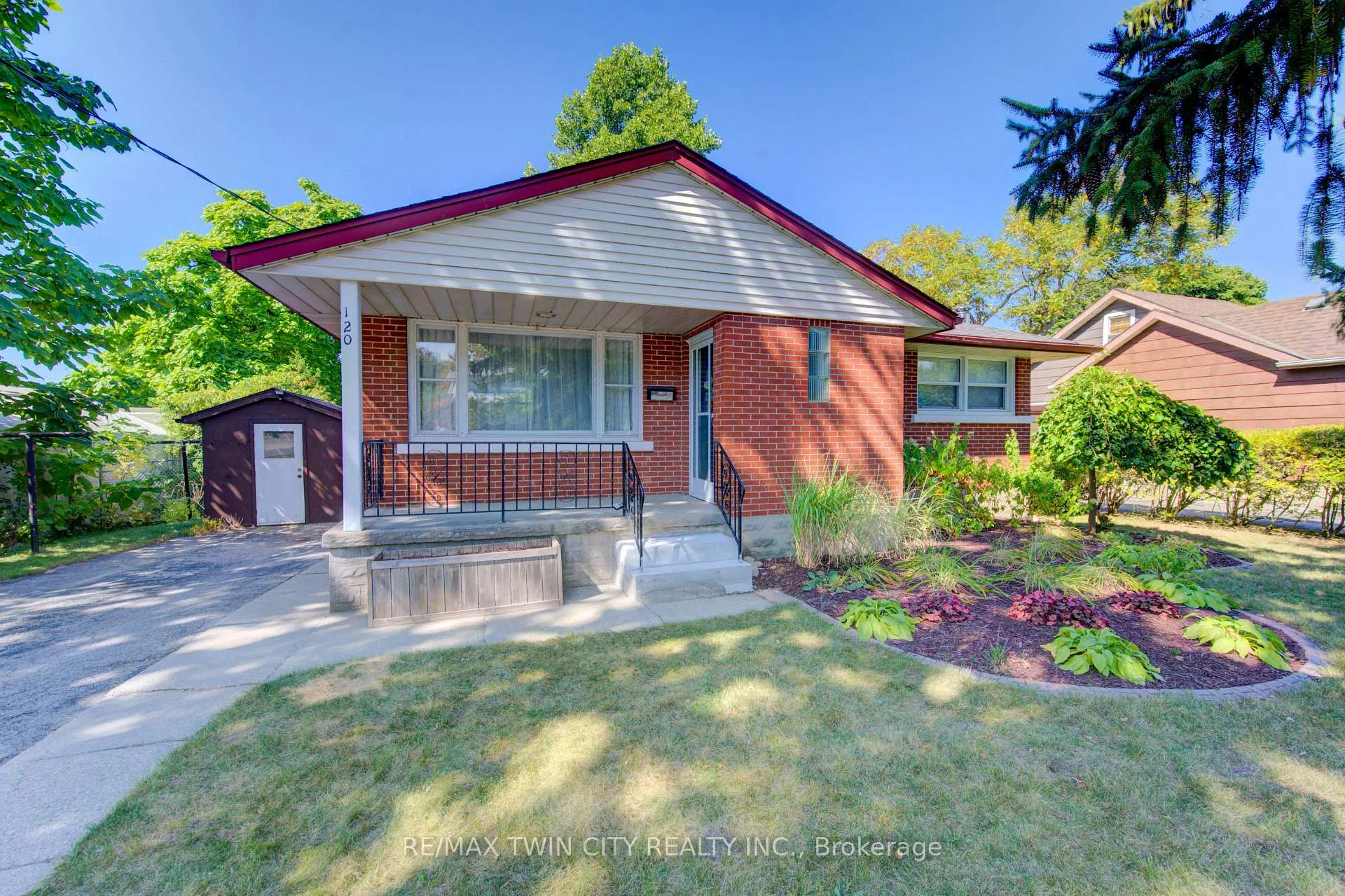 Photo 2 of 120 Fourth Avenue, Kitchener — HOMEH