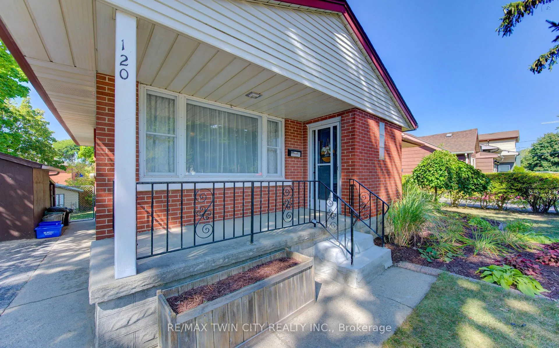Photo 3 of 120 Fourth Avenue, Kitchener — HOMEH