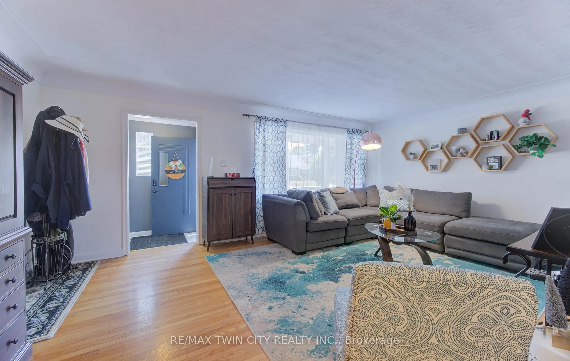 Photo 4 of 120 Fourth Avenue, Kitchener — HOMEH