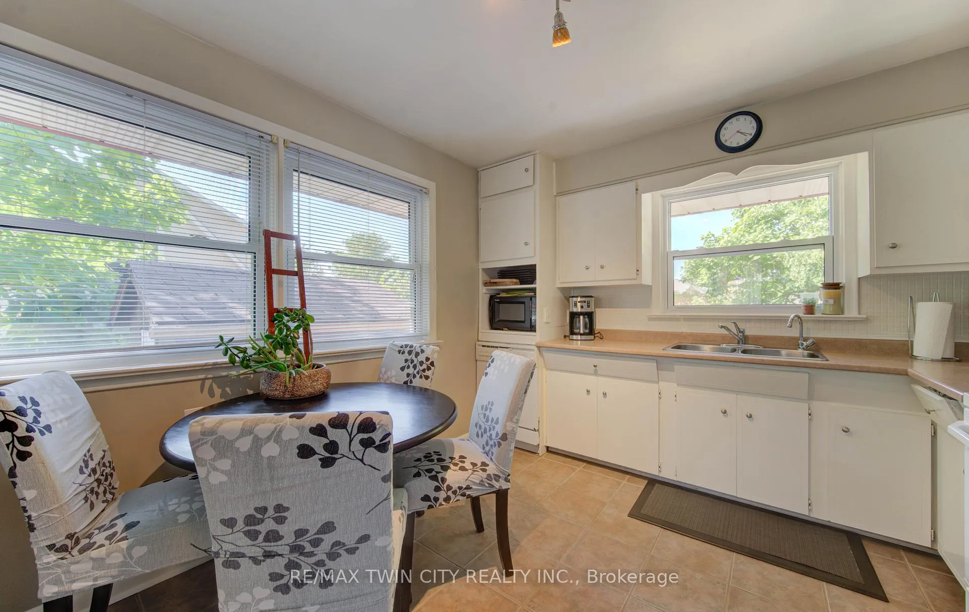 Photo 9 of 120 Fourth Avenue, Kitchener — HOMEH