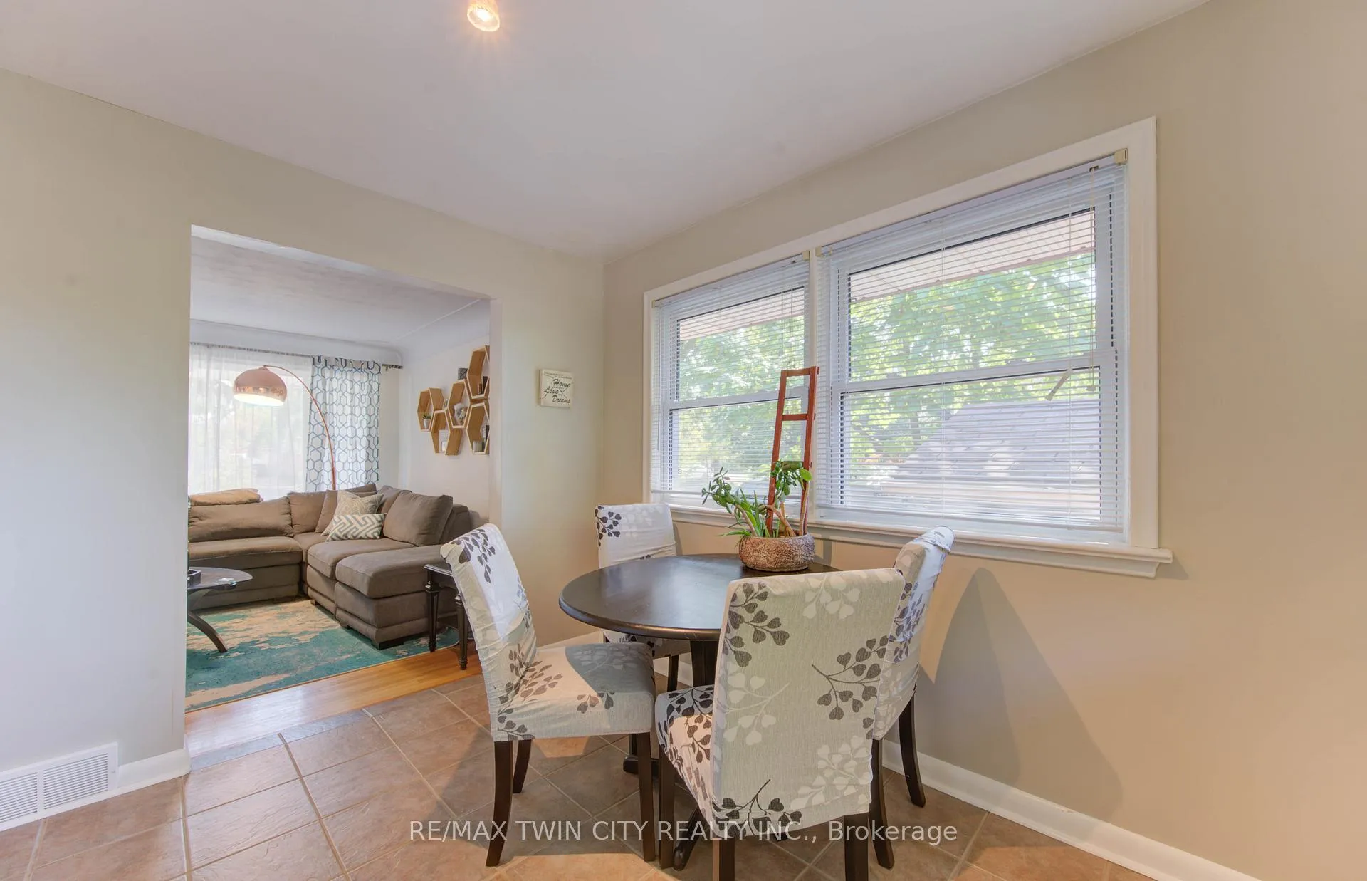 Photo 11 of 120 Fourth Avenue, Kitchener — HOMEH