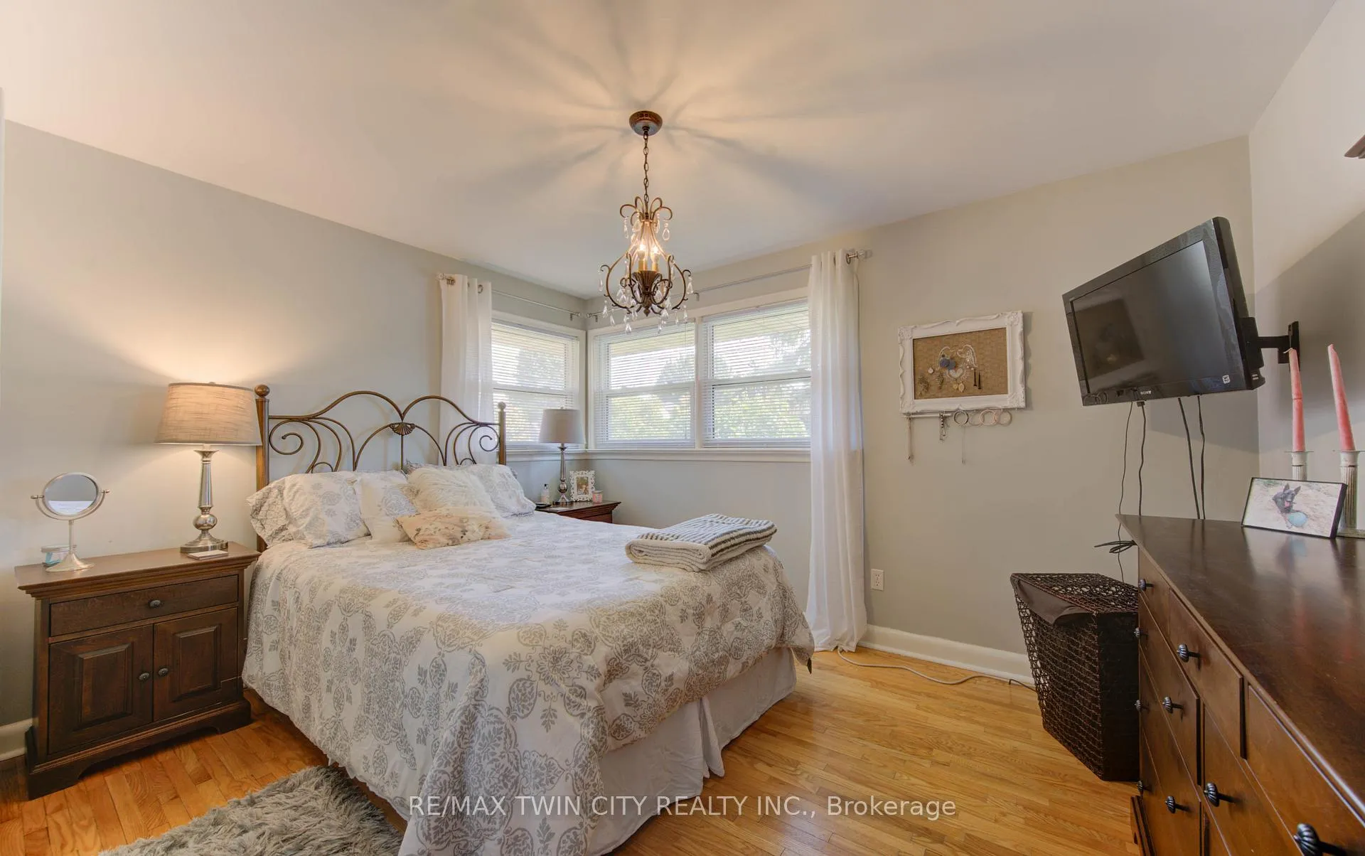 Photo 14 of 120 Fourth Avenue, Kitchener — HOMEH
