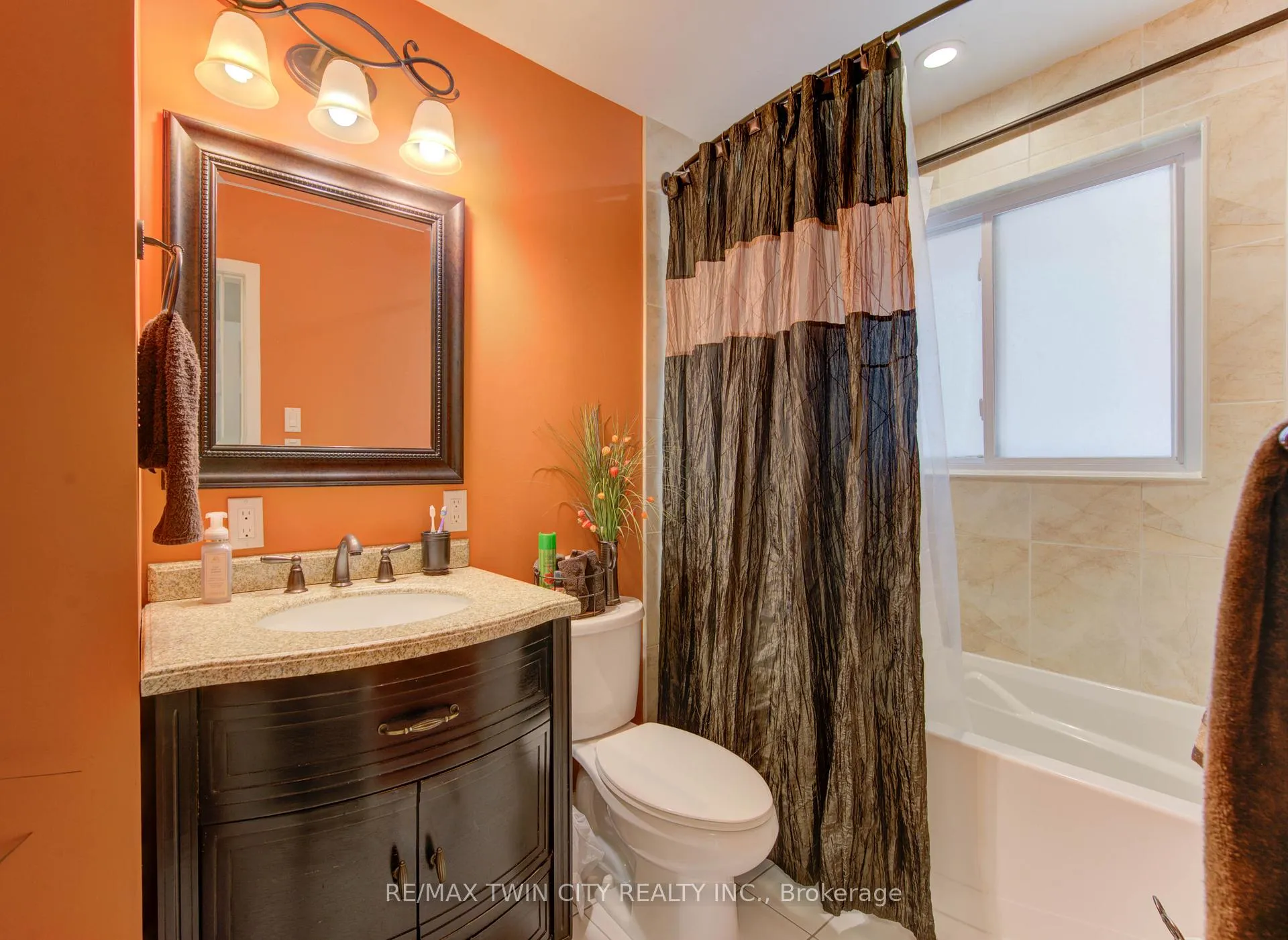 Photo 16 of 120 Fourth Avenue, Kitchener — HOMEH