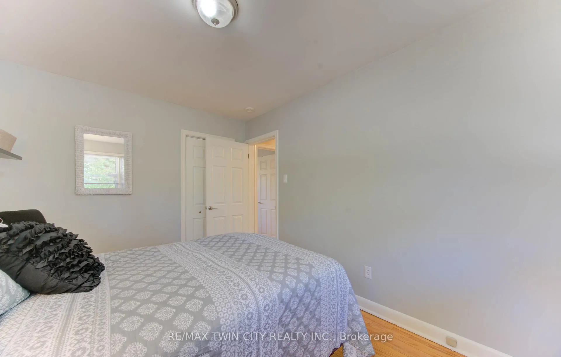 Photo 18 of 120 Fourth Avenue, Kitchener — HOMEH