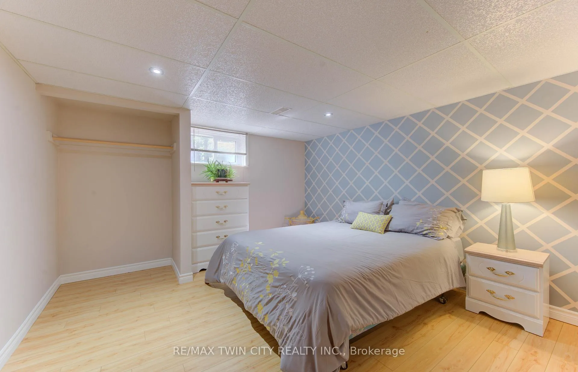 Photo 27 of 120 Fourth Avenue, Kitchener — HOMEH