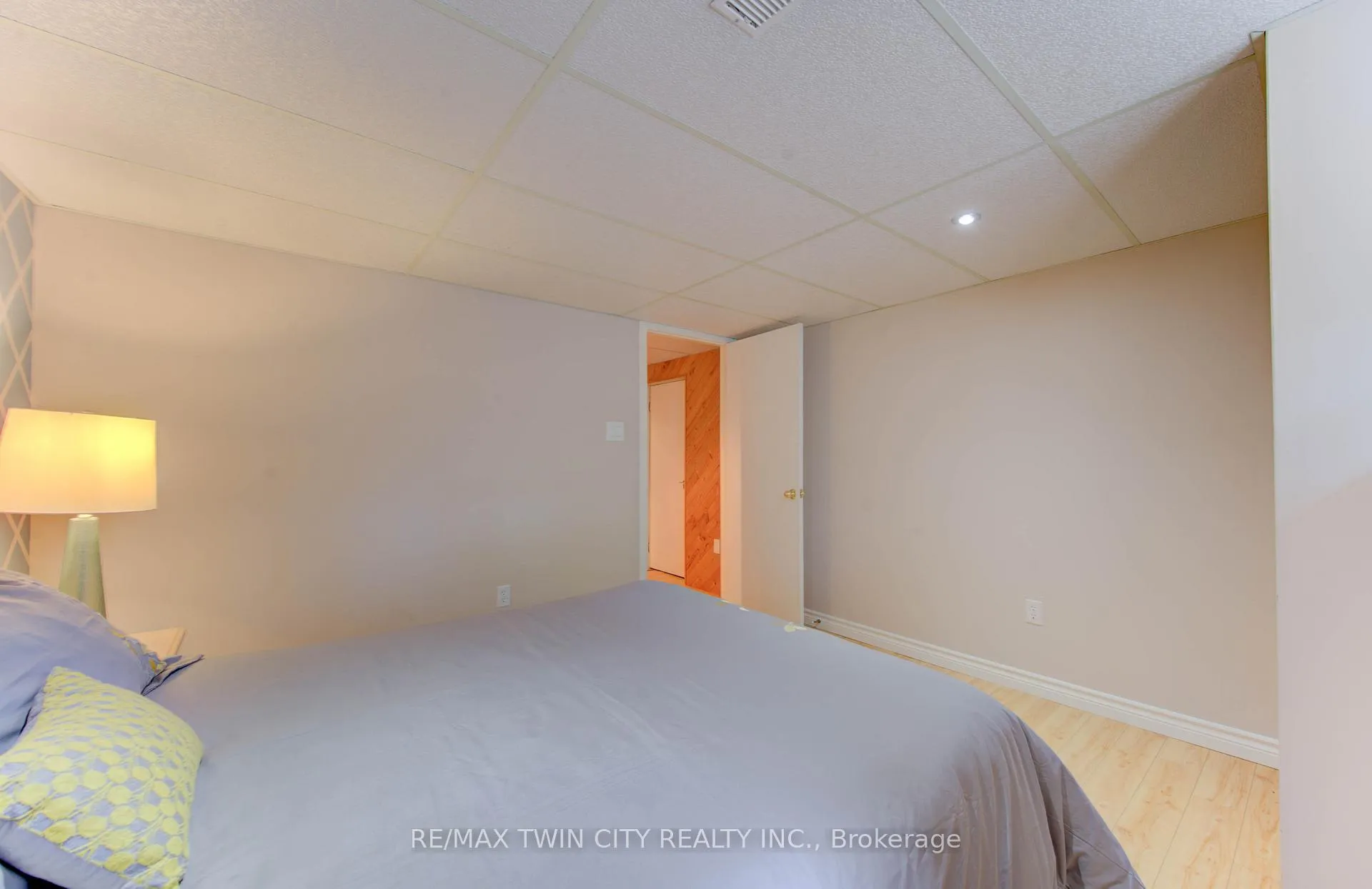 Photo 28 of 120 Fourth Avenue, Kitchener — HOMEH