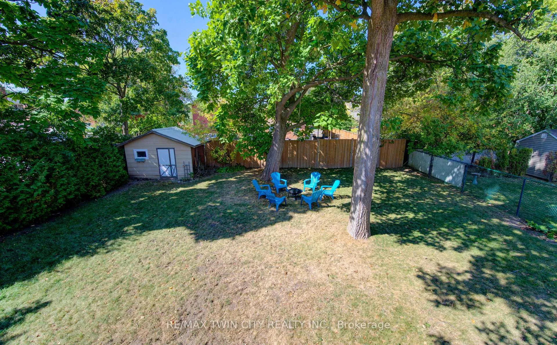 Photo 37 of 120 Fourth Avenue, Kitchener — HOMEH