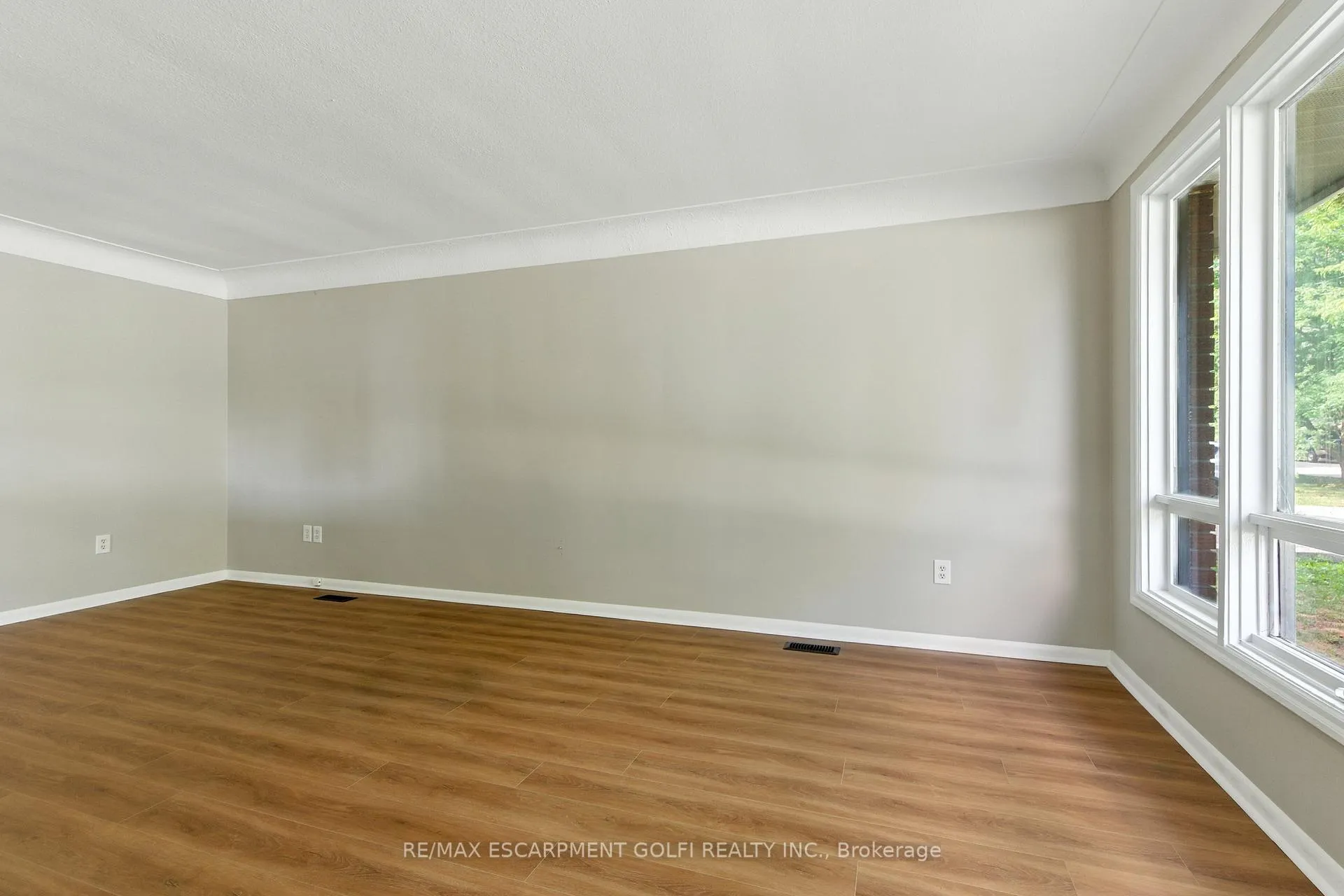 Photo 4 of 30 Kerman Avenue, Grimsby, Grimsby West — HOMEH