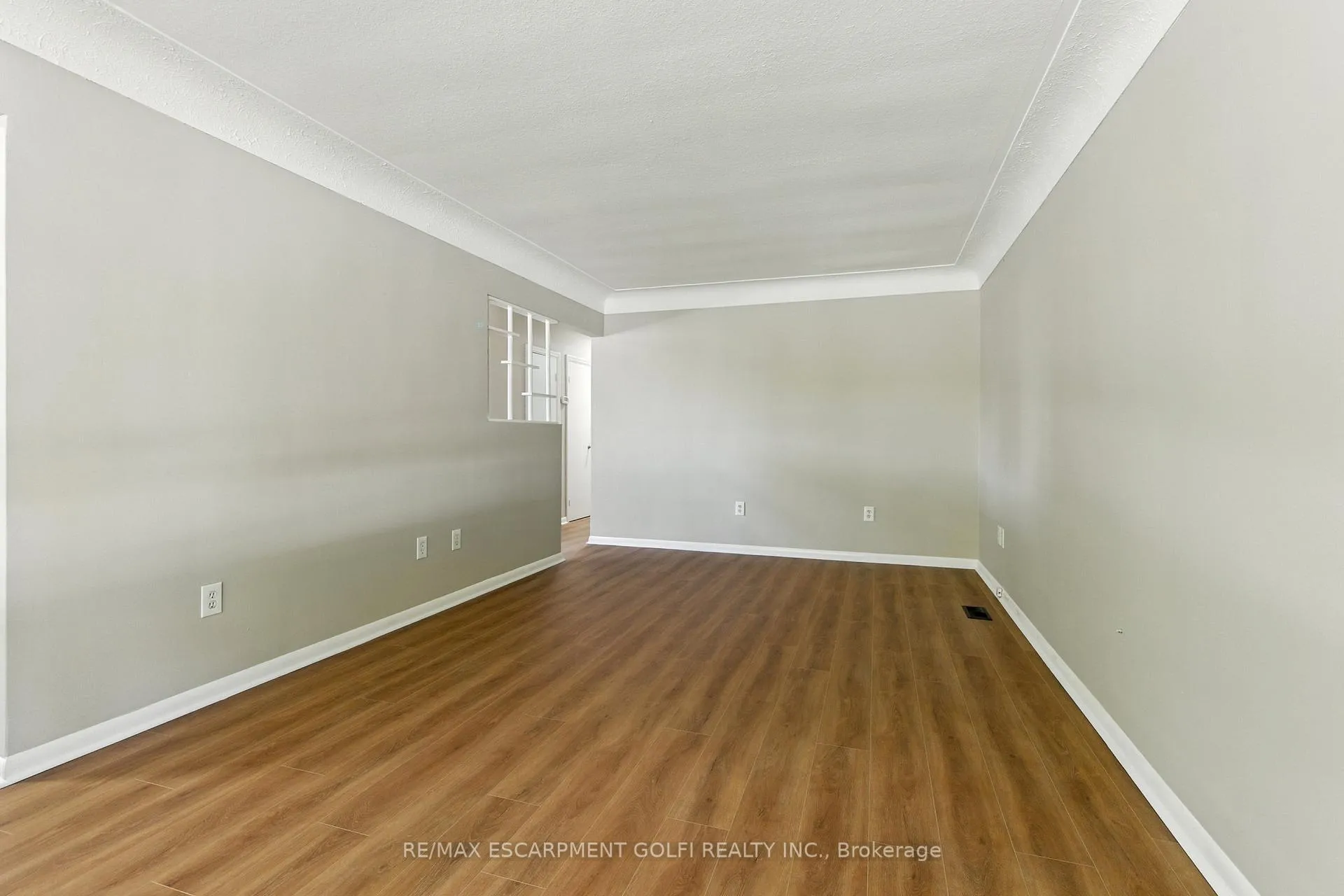 Photo 5 of 30 Kerman Avenue, Grimsby, Grimsby West — HOMEH
