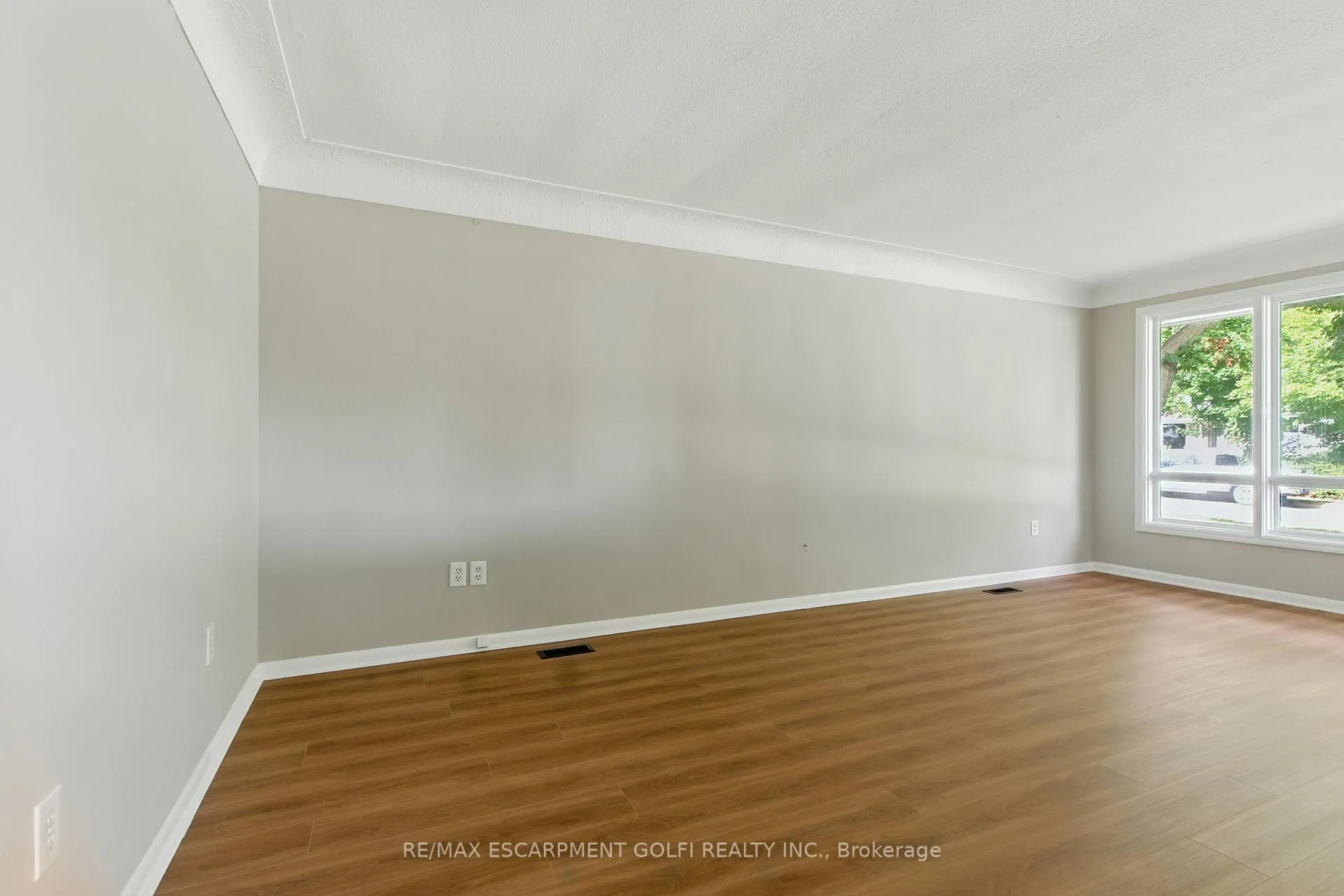 Photo 7 of 30 Kerman Avenue, Grimsby, Grimsby West — HOMEH