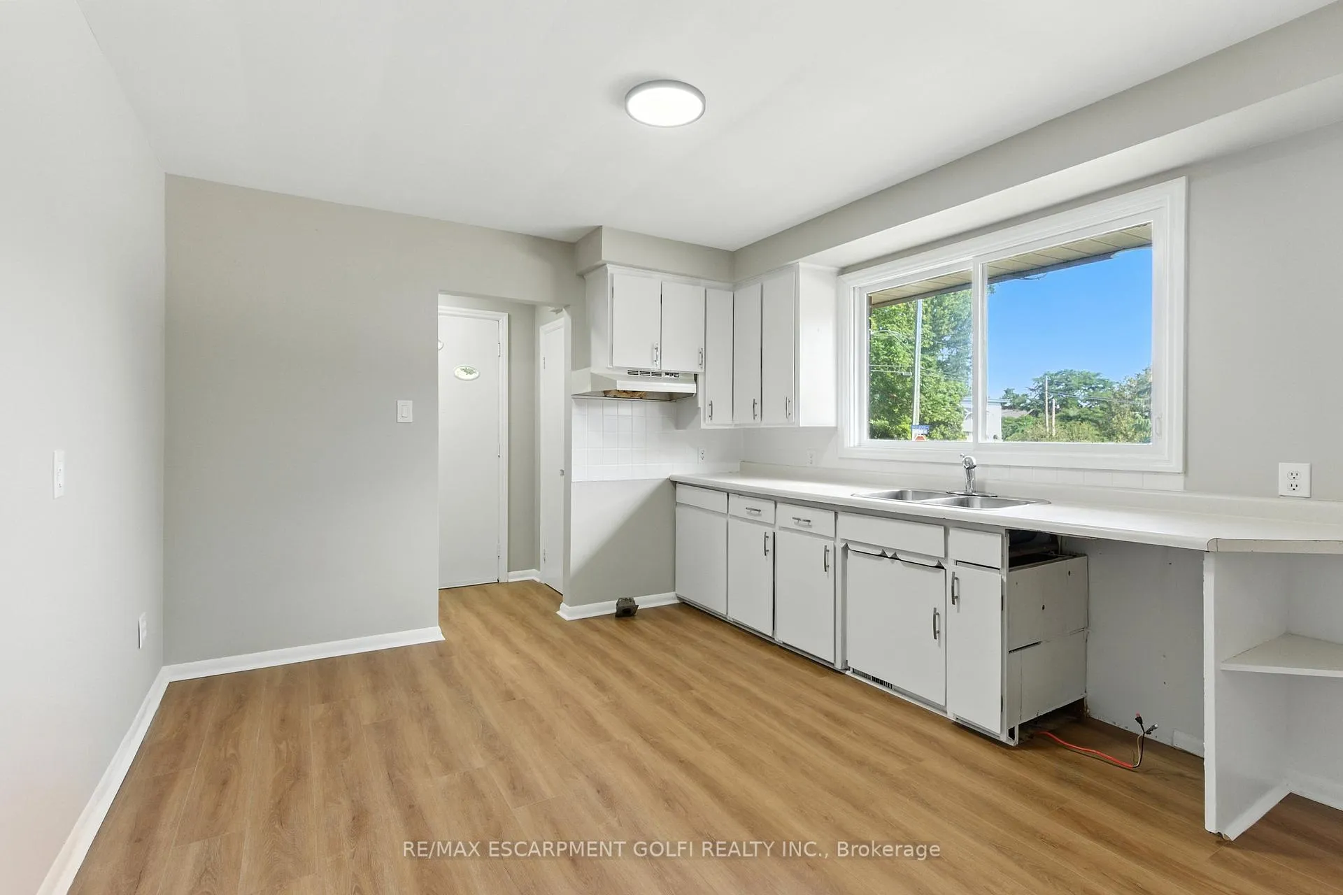 Photo 8 of 30 Kerman Avenue, Grimsby, Grimsby West — HOMEH