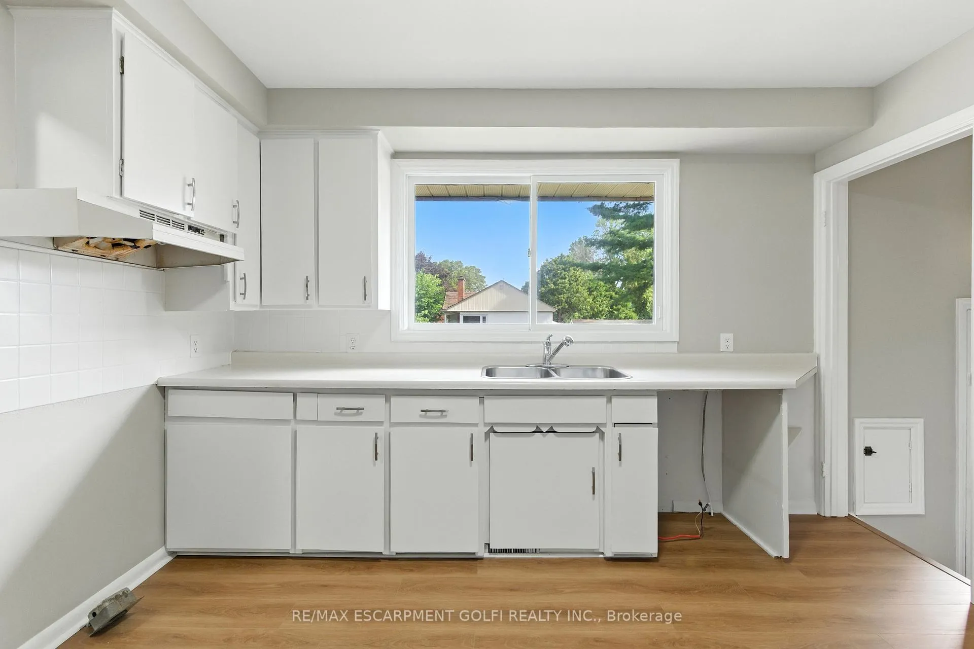 Photo 10 of 30 Kerman Avenue, Grimsby, Grimsby West — HOMEH