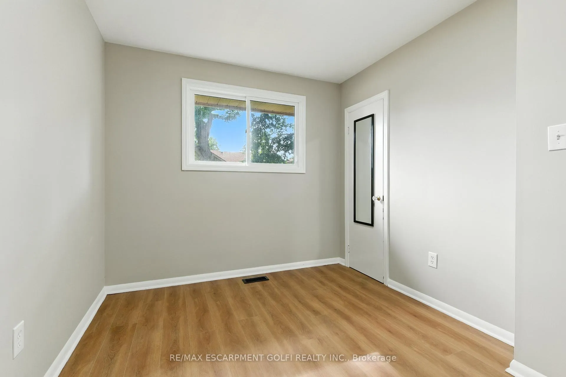 Photo 13 of 30 Kerman Avenue, Grimsby, Grimsby West — HOMEH