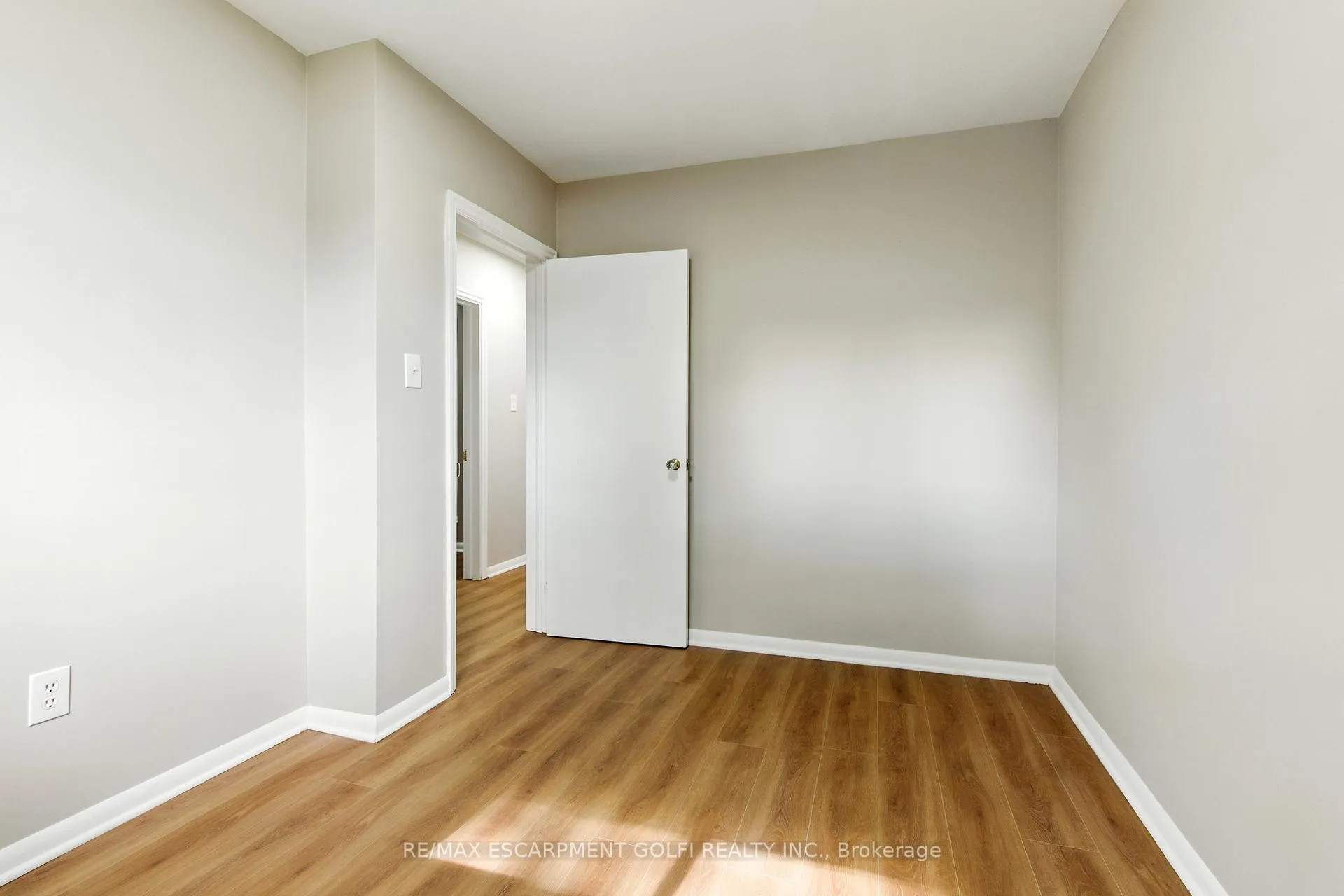 Photo 14 of 30 Kerman Avenue, Grimsby, Grimsby West — HOMEH