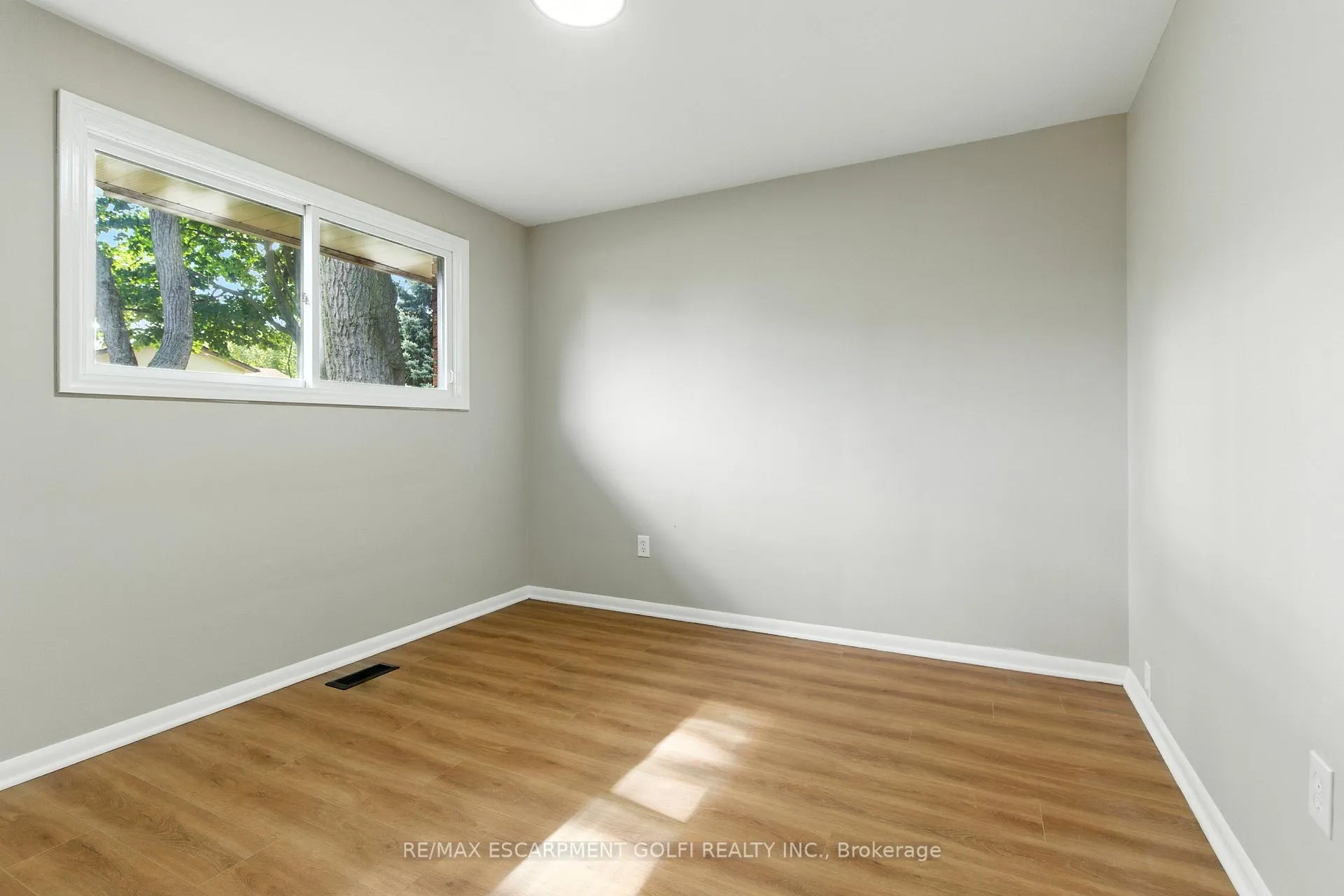Photo 15 of 30 Kerman Avenue, Grimsby, Grimsby West — HOMEH
