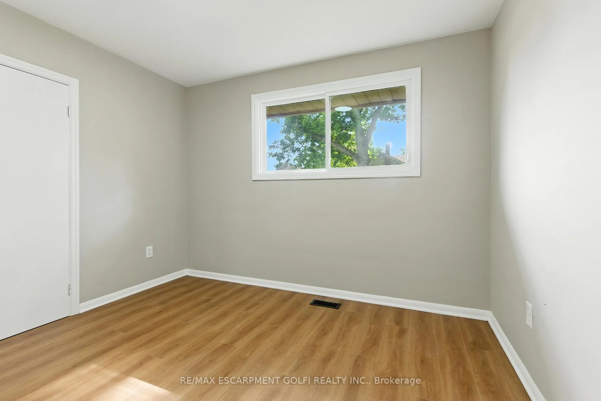 Photo 16 of 30 Kerman Avenue, Grimsby, Grimsby West — HOMEH