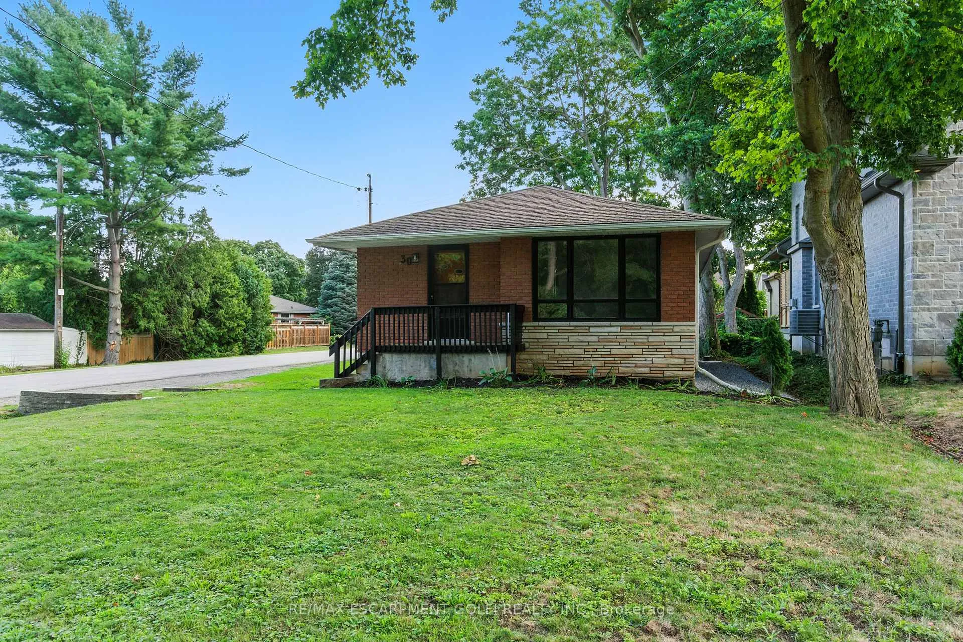 Photo 37 of 30 Kerman Avenue, Grimsby, Grimsby West — HOMEH