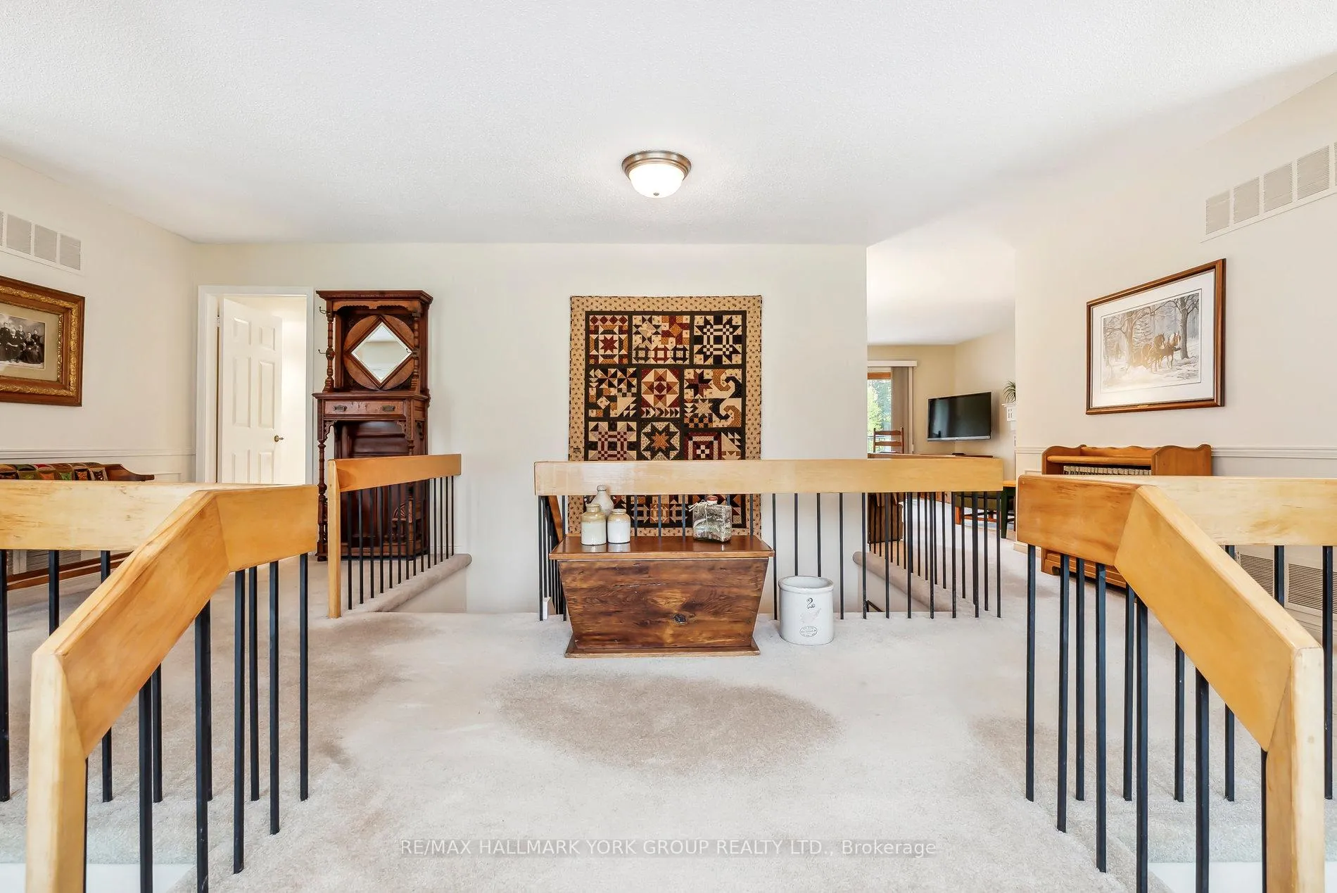 Photo 5 of 1 Kingscross Drive, King, King City — HOMEH