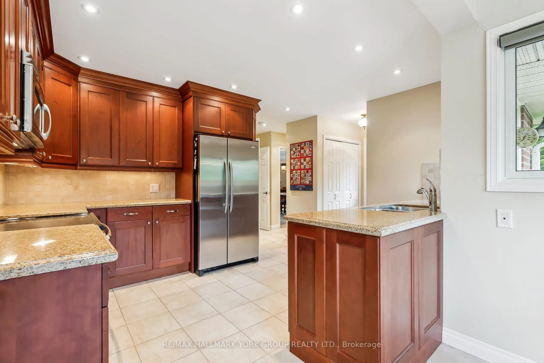 Photo 15 of 1 Kingscross Drive, King, King City — HOMEH