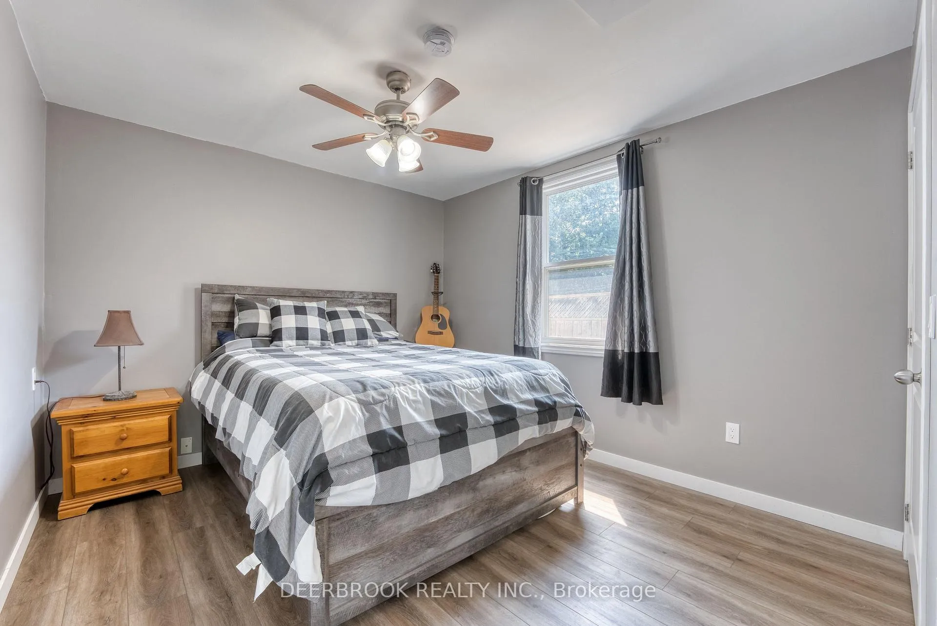 Photo 11 of 1904 Aubin Road, Windsor — HOMEH