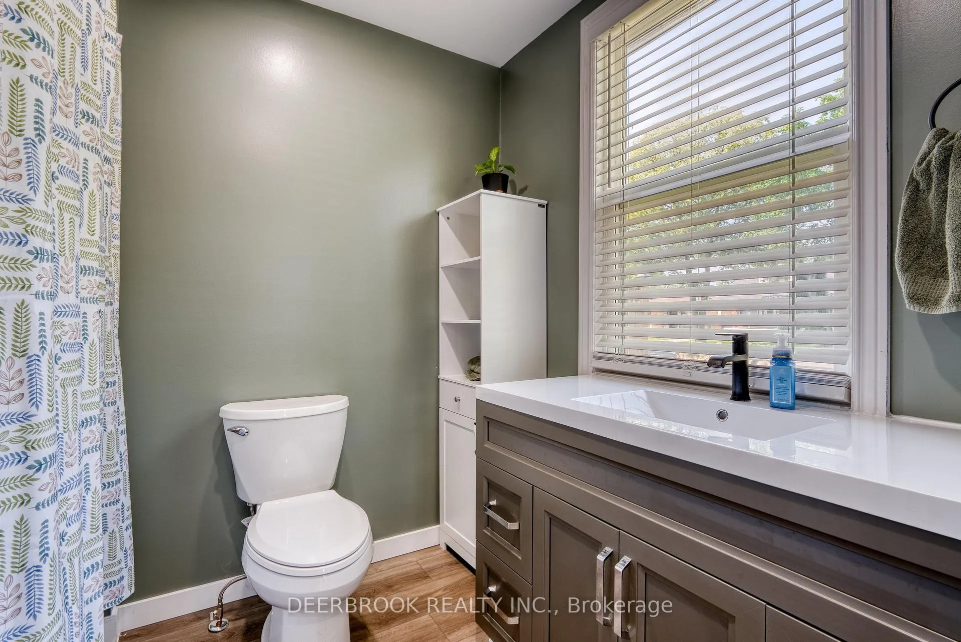 Photo 12 of 1904 Aubin Road, Windsor — HOMEH