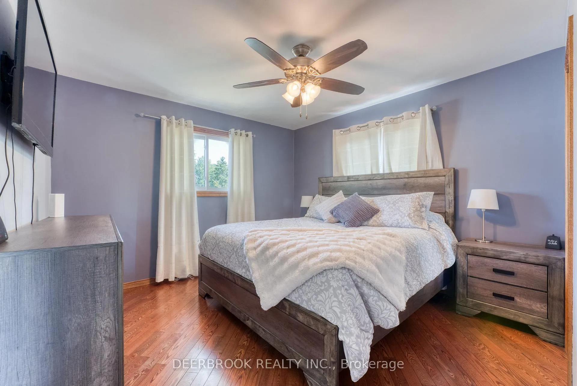Photo 13 of 1904 Aubin Road, Windsor — HOMEH